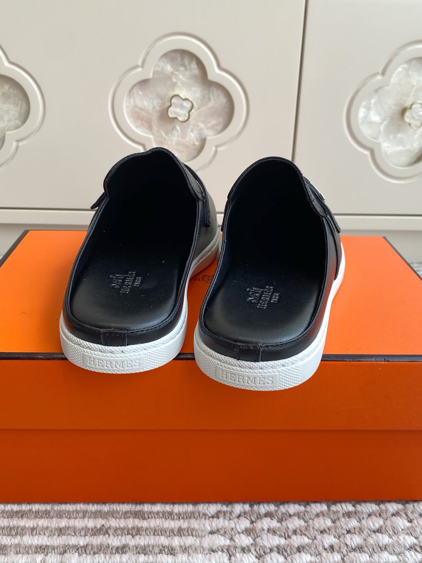 HM 25S MULES IN BLACK LAMBSKIN WITH SILVER HARDWARE