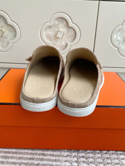 HM 25S MULES IN BEIGE SUEDE WITH SILVER HARDWARE
