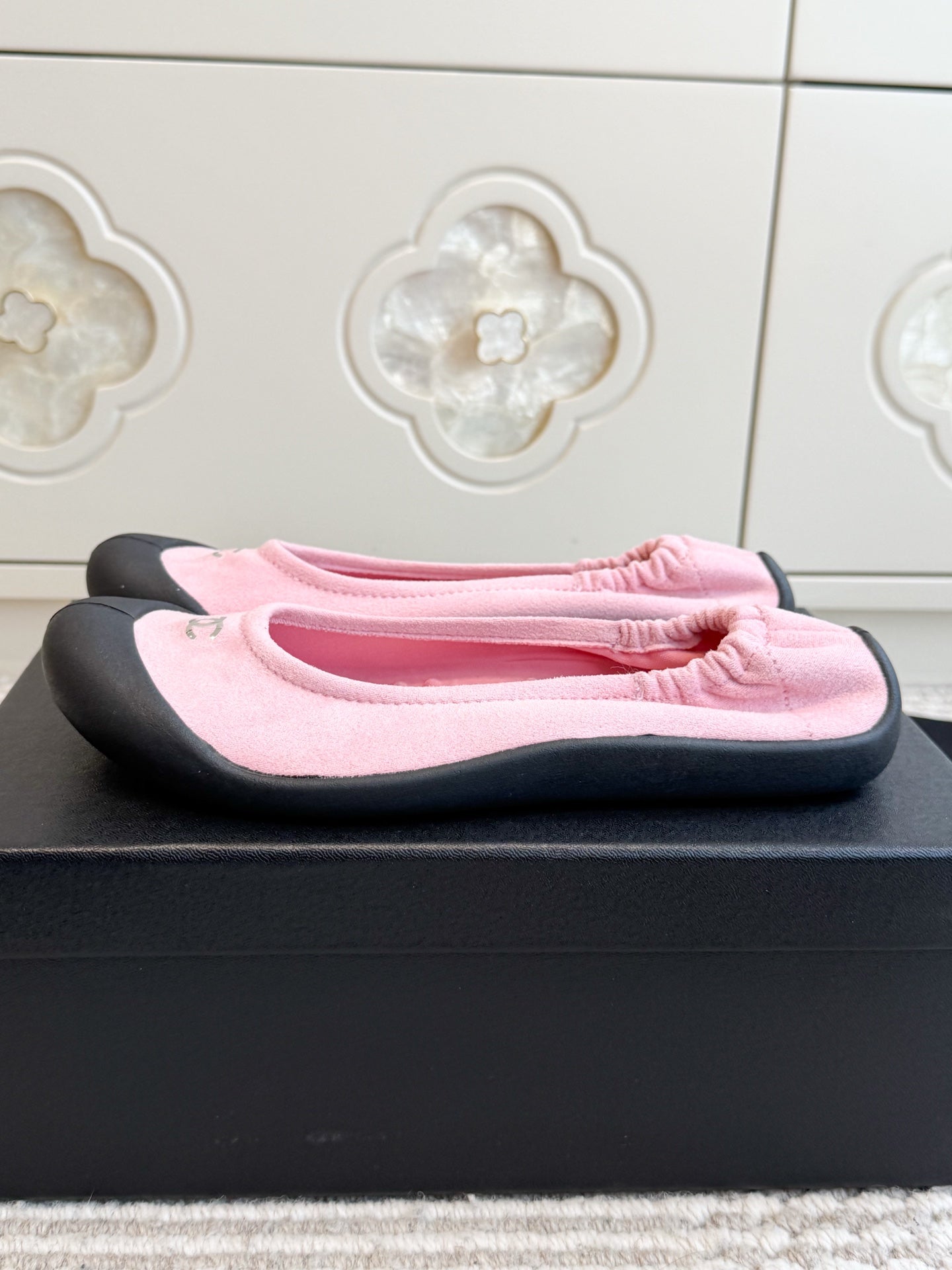 CHANEL 26S BALLET FLATS IN PINK SUEDE AND BLACK LAMBSKIN