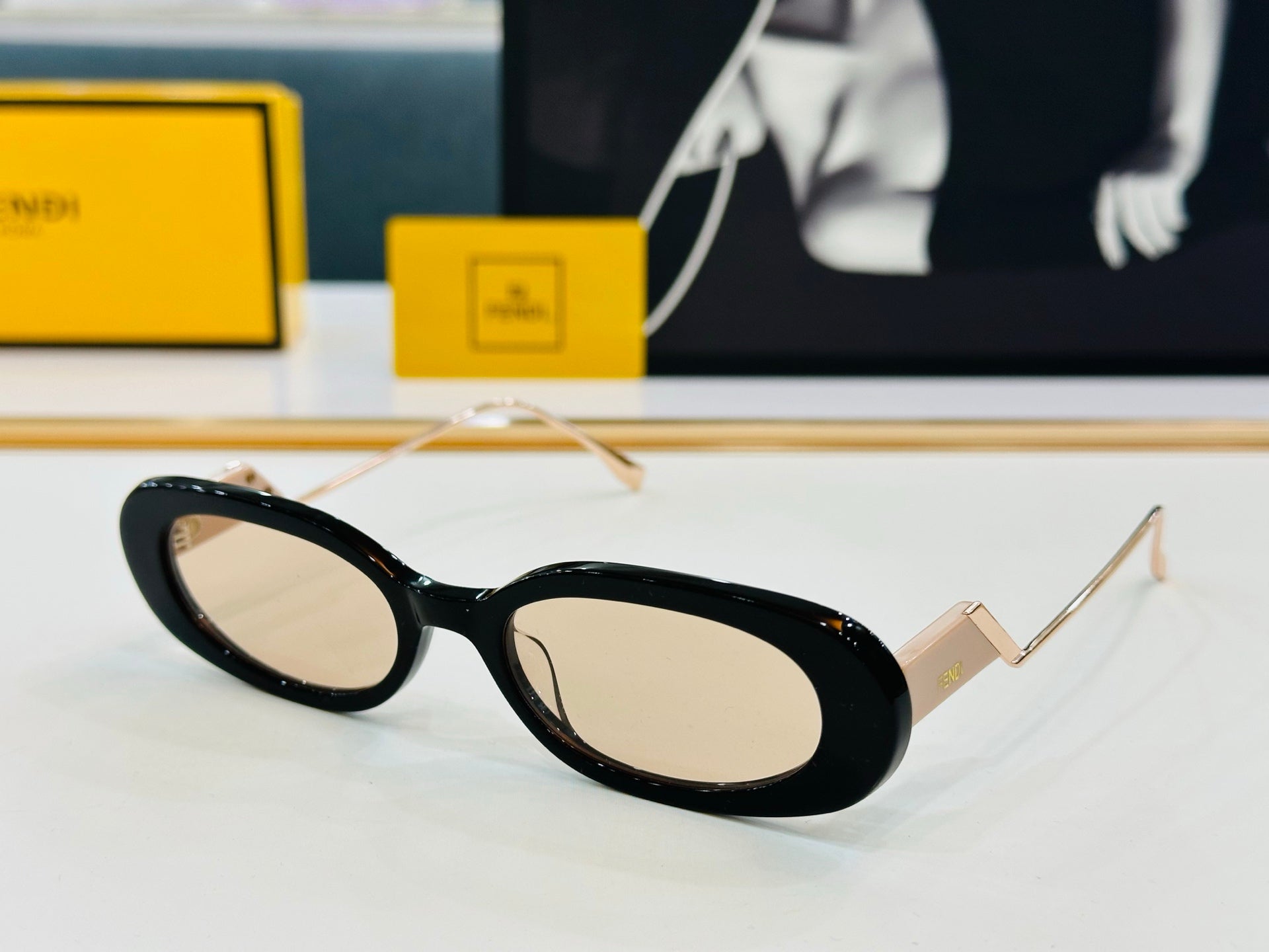 FF DIAMONDS OVAL FRAME SUNGLASSES E3018 IN ACETATE