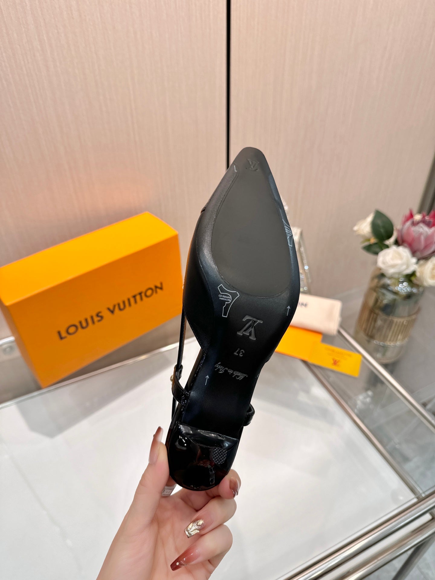 LV 26S SLINGBACK PUMPS 55 MM IN BLACK CALFSKIN