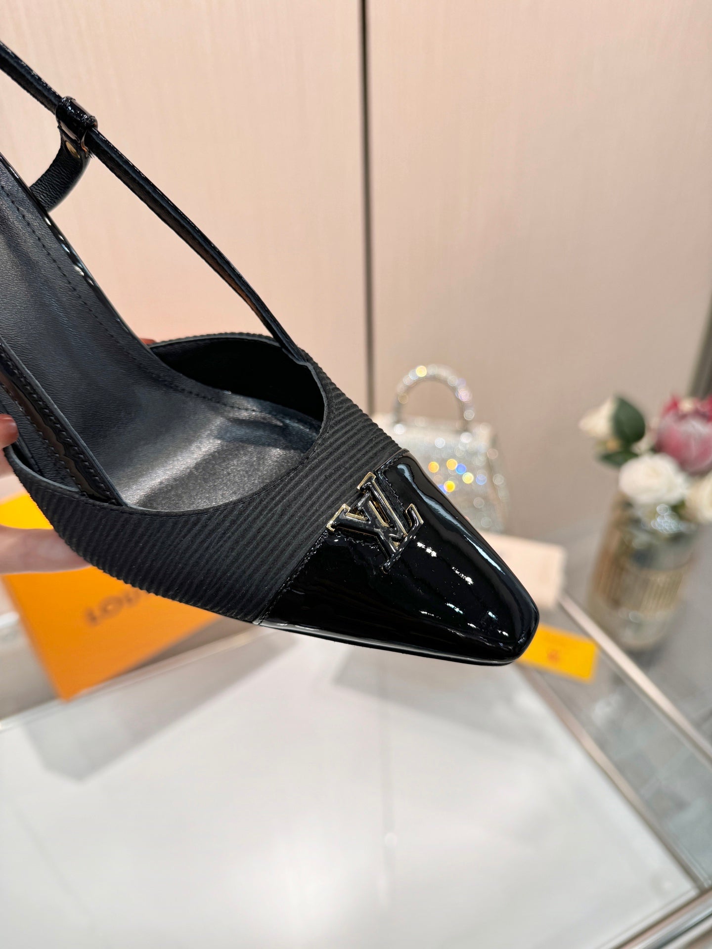 LV 26S SLINGBACK PUMPS 90 MM IN BLACK FABRIC AND CALFSKIN