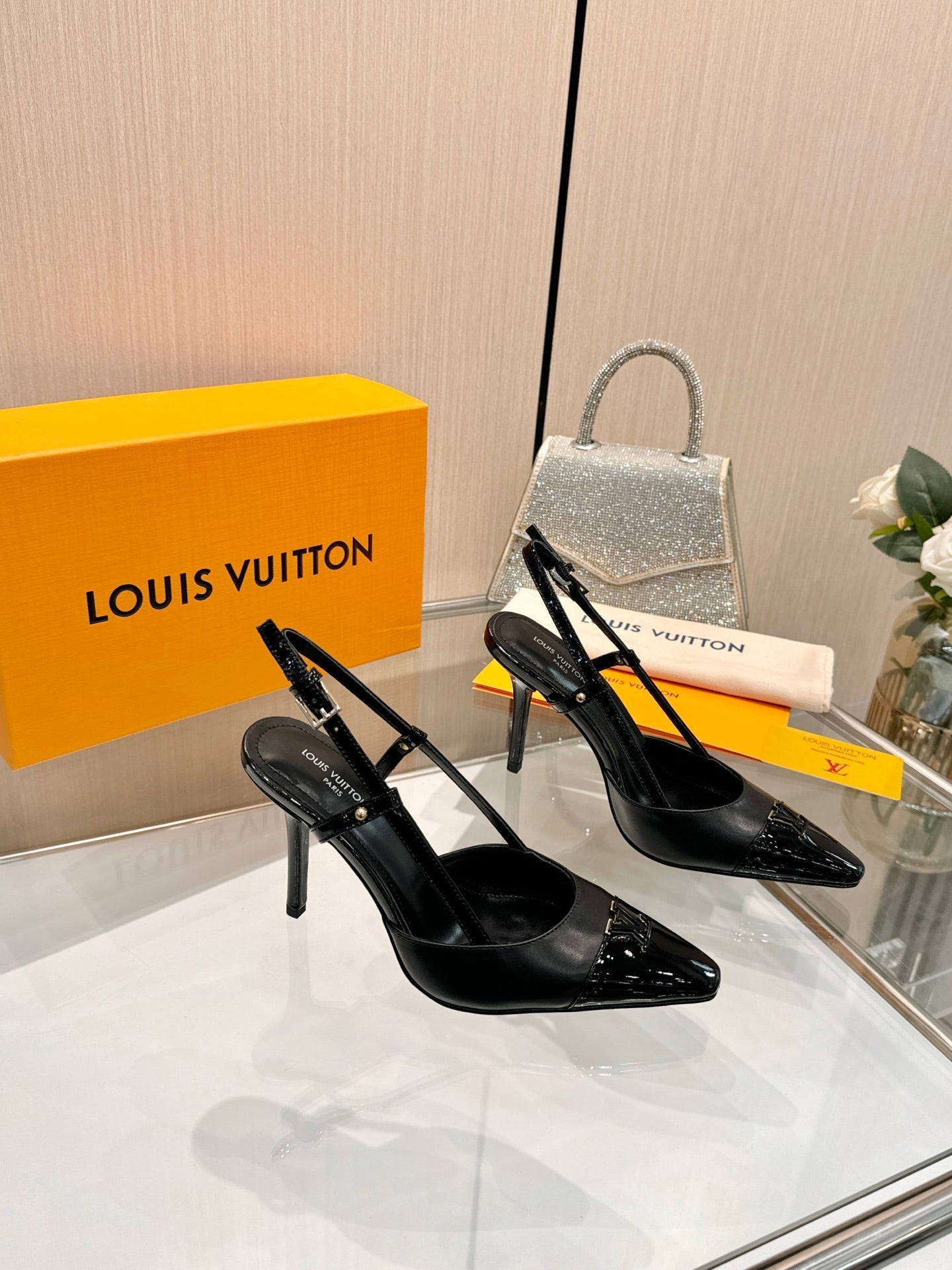 LV 26S SLINGBACK PUMPS 90 MM IN BLACK CALFSKIN