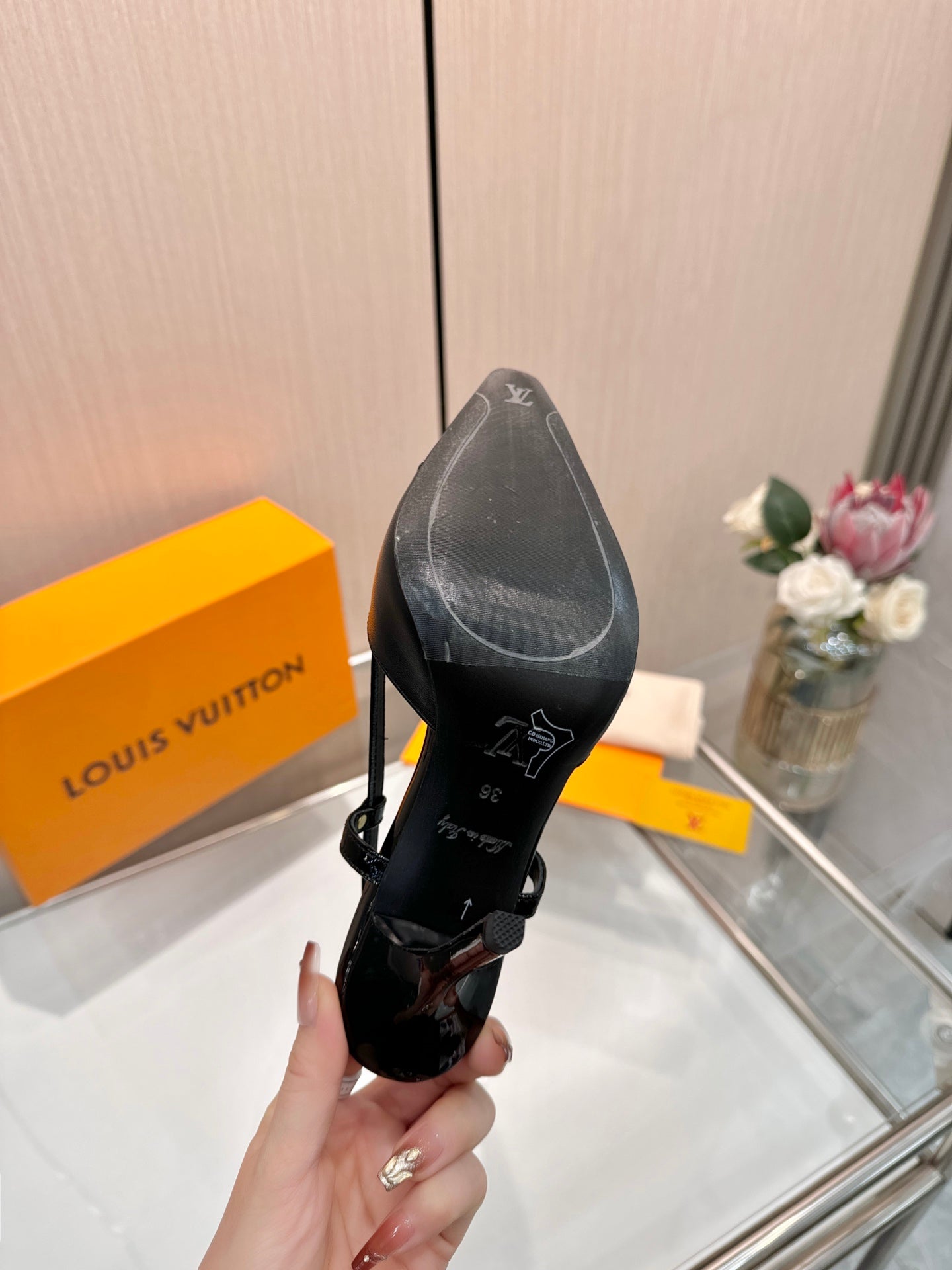 LV 26S SLINGBACK PUMPS 90 MM IN BLACK CALFSKIN