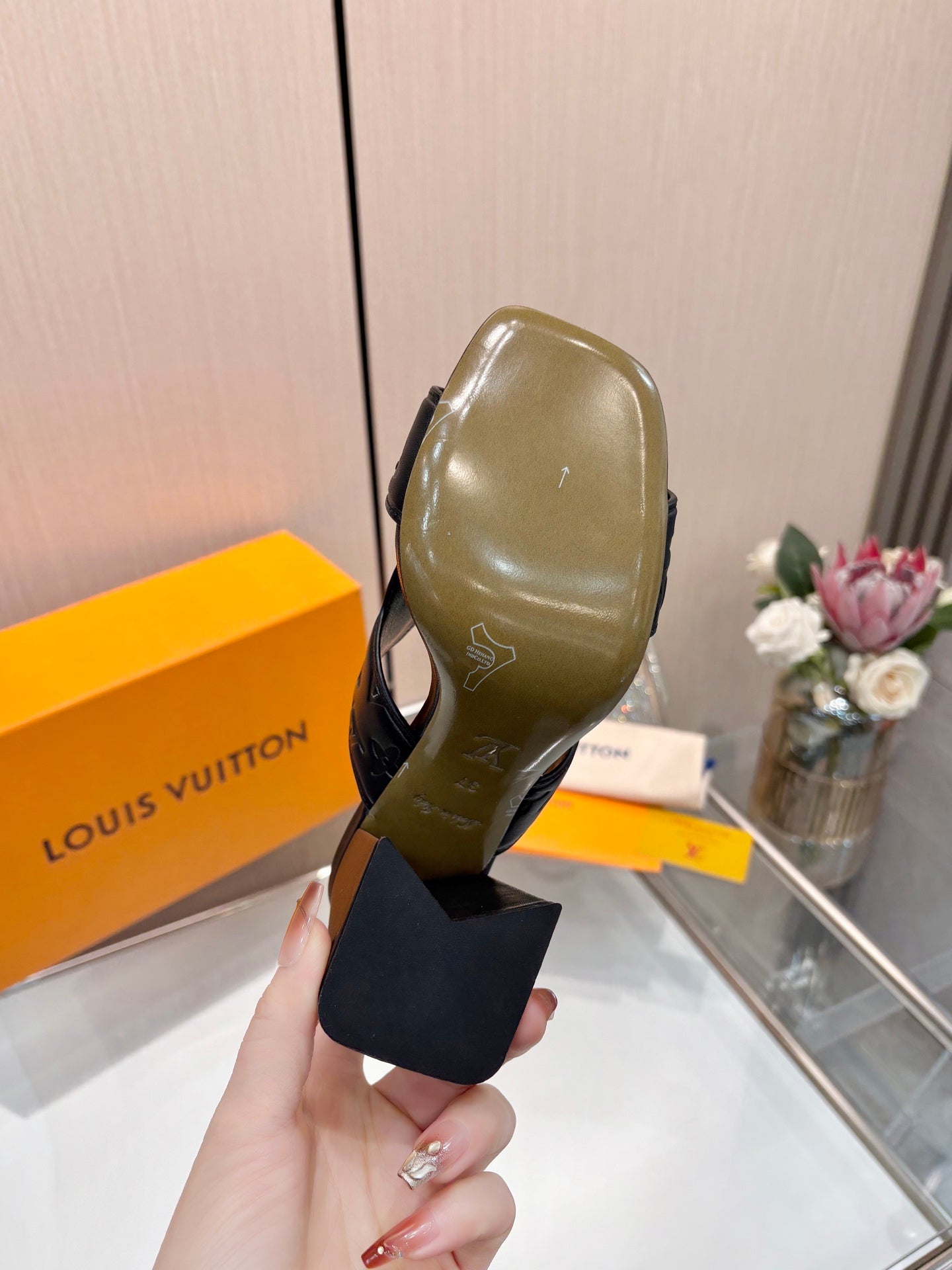 LV 26S HIGH-HEELED SANDALS 90 MM IN BLACK CALFSKIN