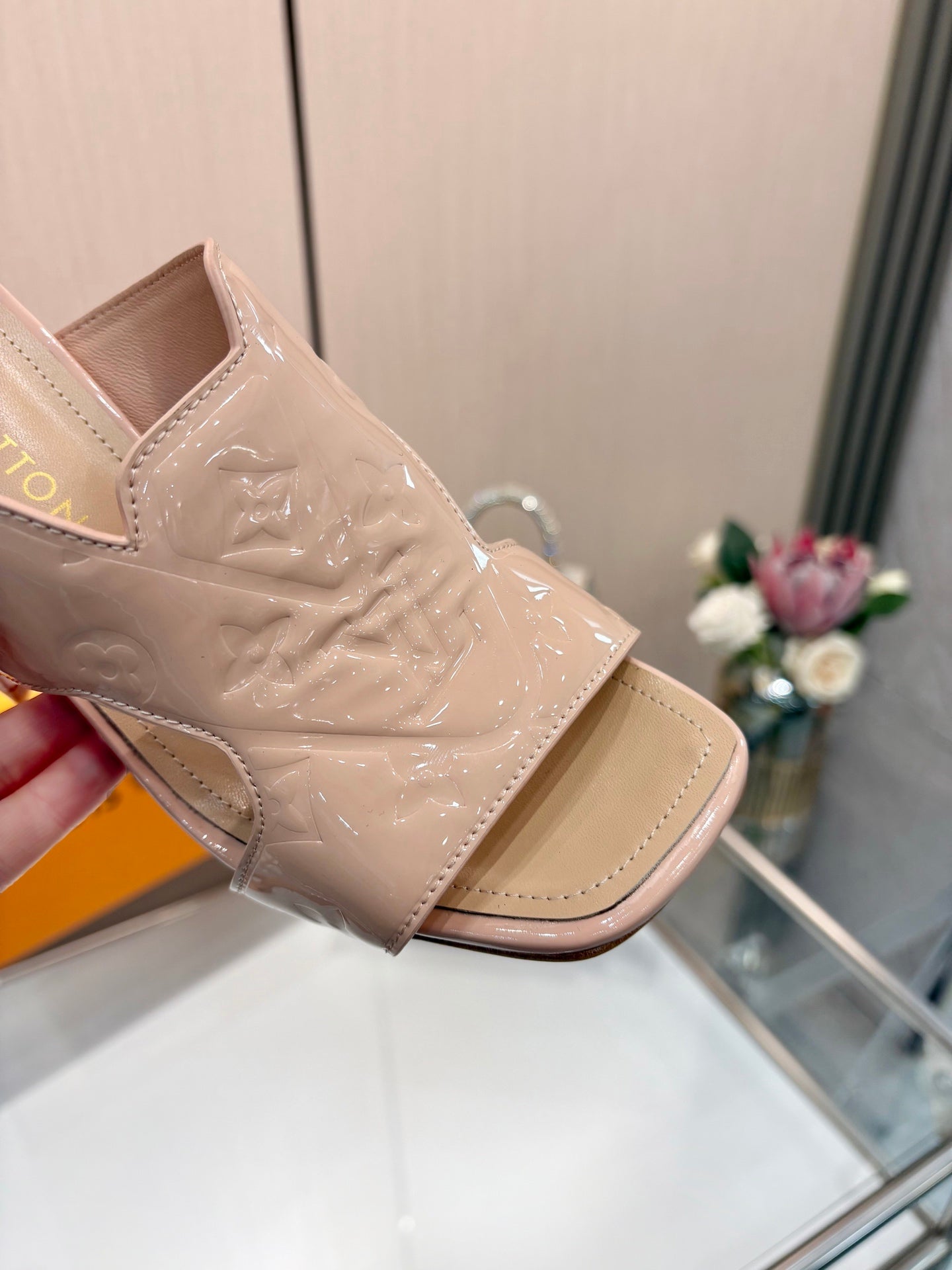 LV 26S HIGH-HEELED SANDALS 90 MM IN SOFT BEIGE PINK SHINY CALFSKIN