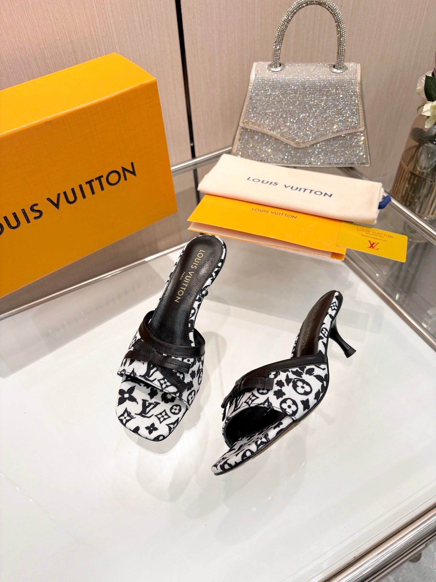 LV 26S HIGH-HEELED MULES 55 MM IN WHITE AND BLACK MONOGRAM CANVAS STYLE 2