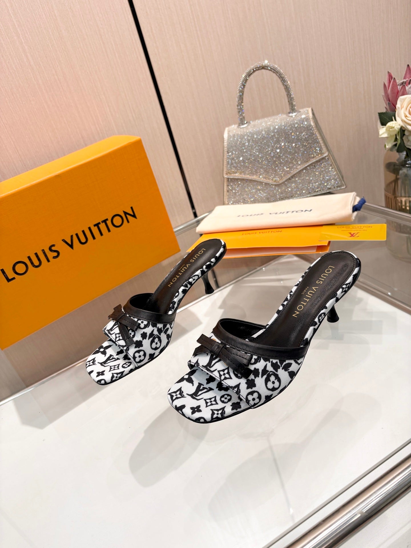 LV 26S HIGH-HEELED MULES 55 MM IN WHITE AND BLACK MONOGRAM CANVAS STYLE 2
