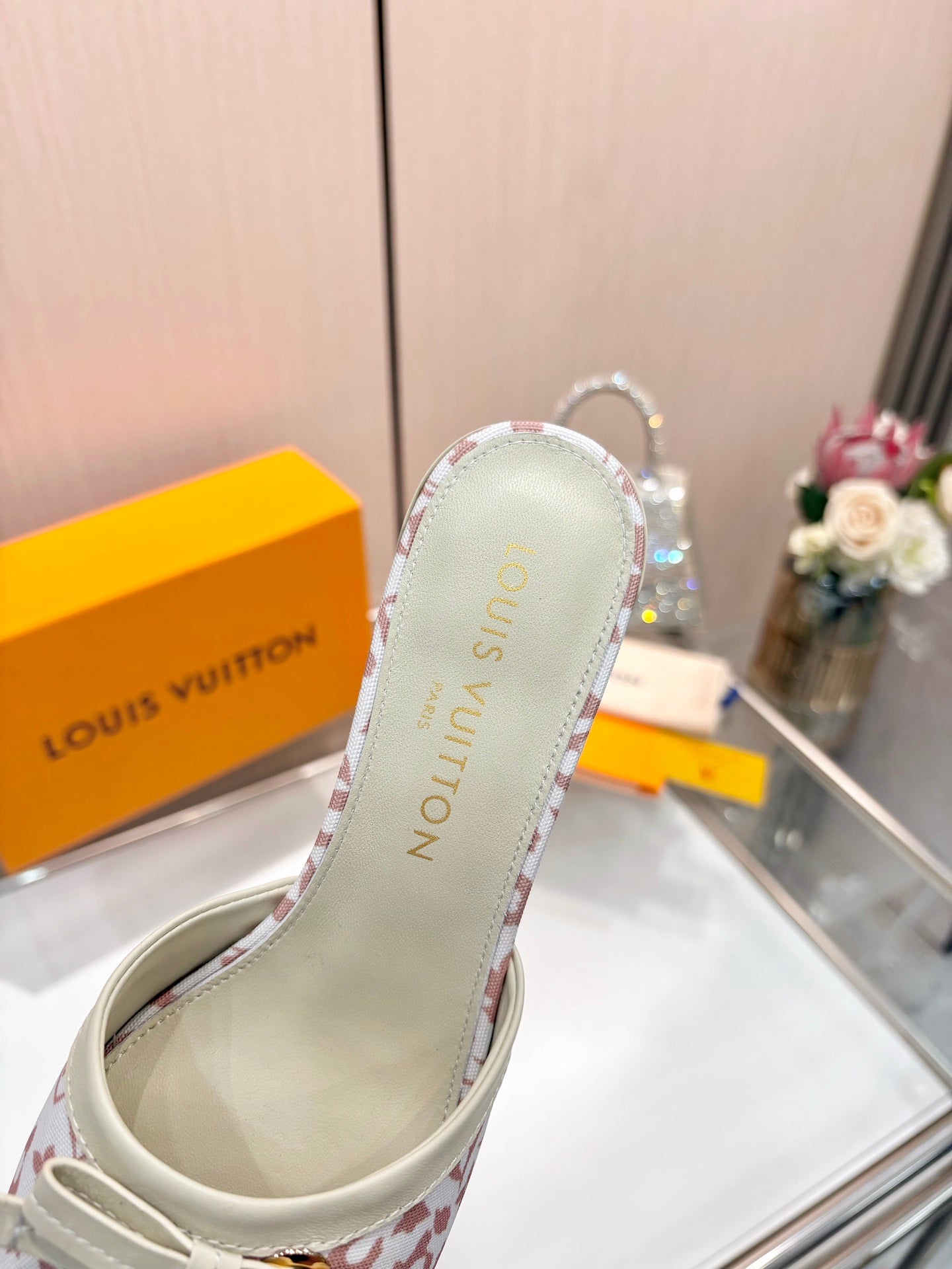 LV 26S HIGH-HEELED MULES 55 MM IN WHITE AND LIGTH PINK MONOGRAM CANVAS