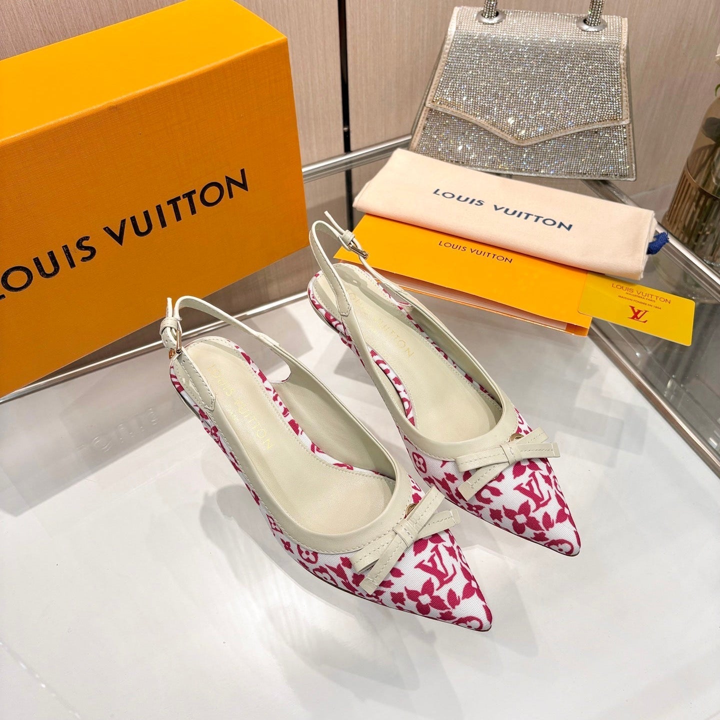 LV 26S BOW-DETAIL SLINGBACK PUMPS 55 MM IN WHITE AND PINK MONOGRAM CANVAS
