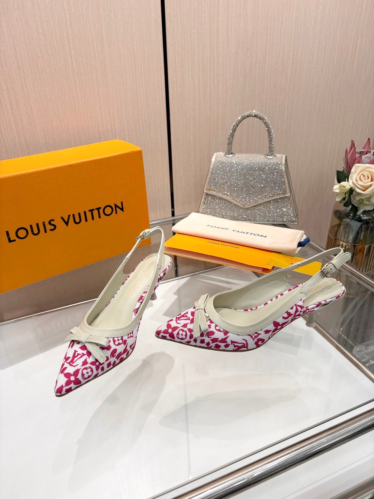LV 26S BOW-DETAIL SLINGBACK PUMPS 55 MM IN WHITE AND PINK MONOGRAM CANVAS