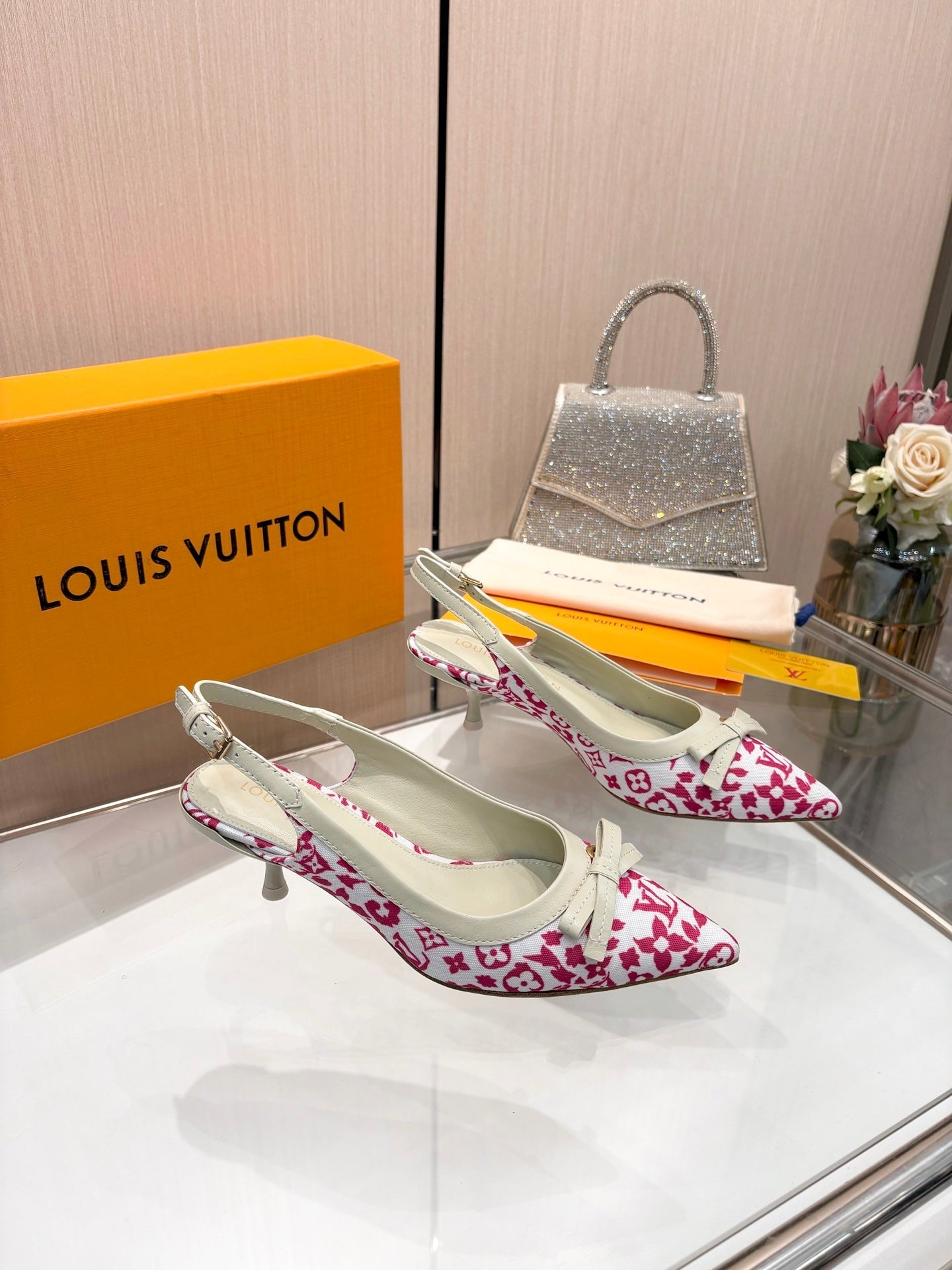LV 26S BOW-DETAIL SLINGBACK PUMPS 55 MM IN WHITE AND PINK MONOGRAM CANVAS