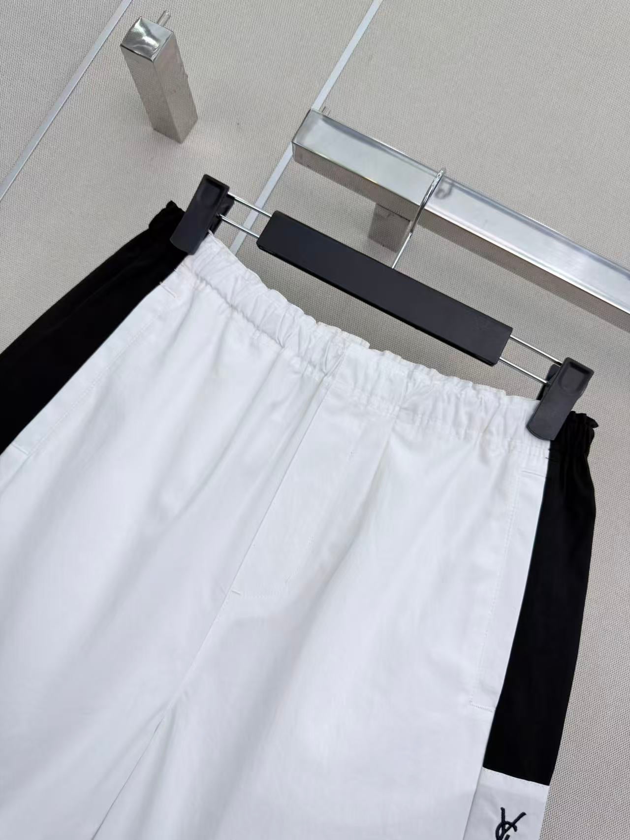 YSL 26S ELASTIC-WAIST SHORTS 495