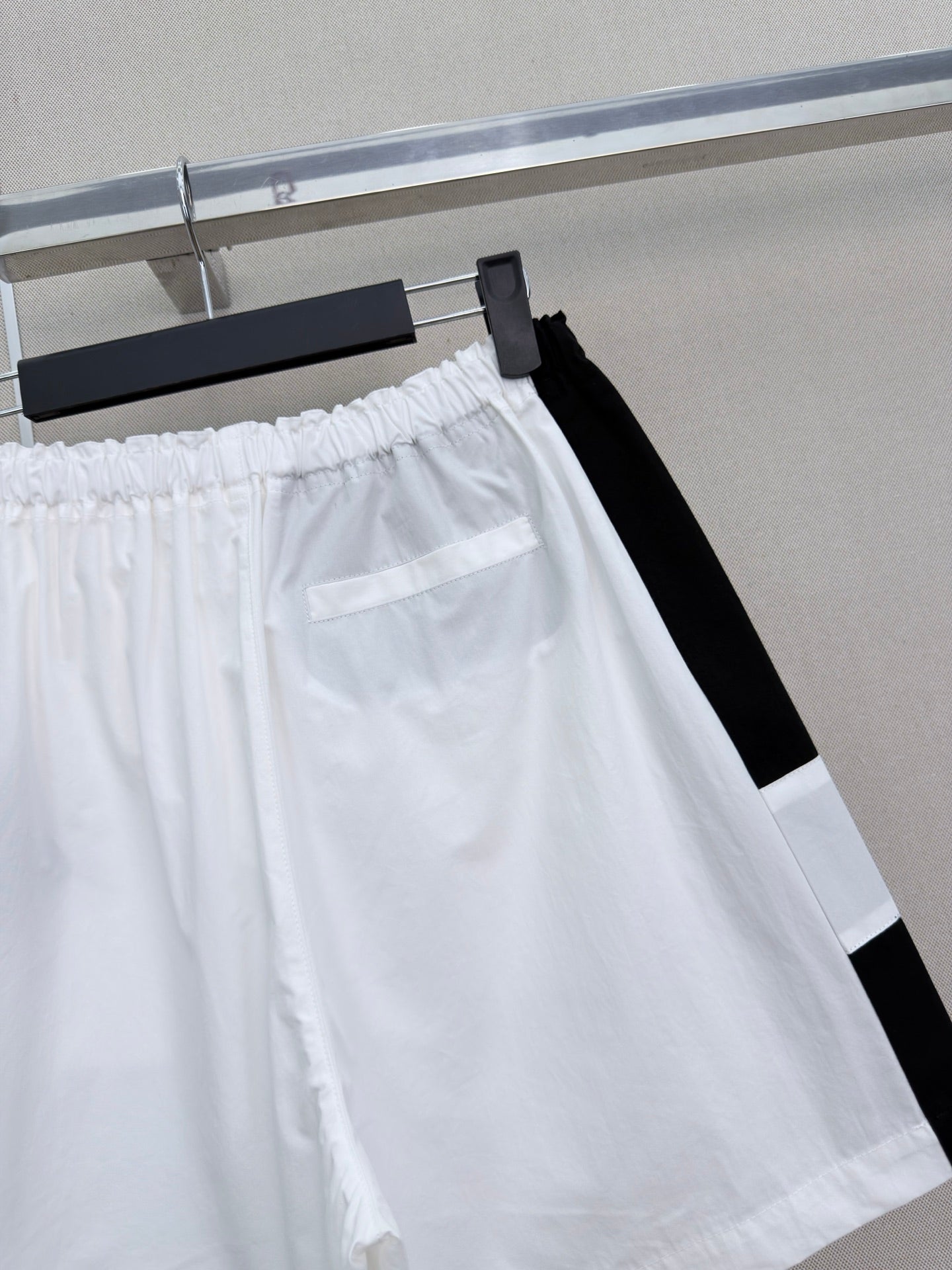 YSL 26S ELASTIC-WAIST SHORTS 495