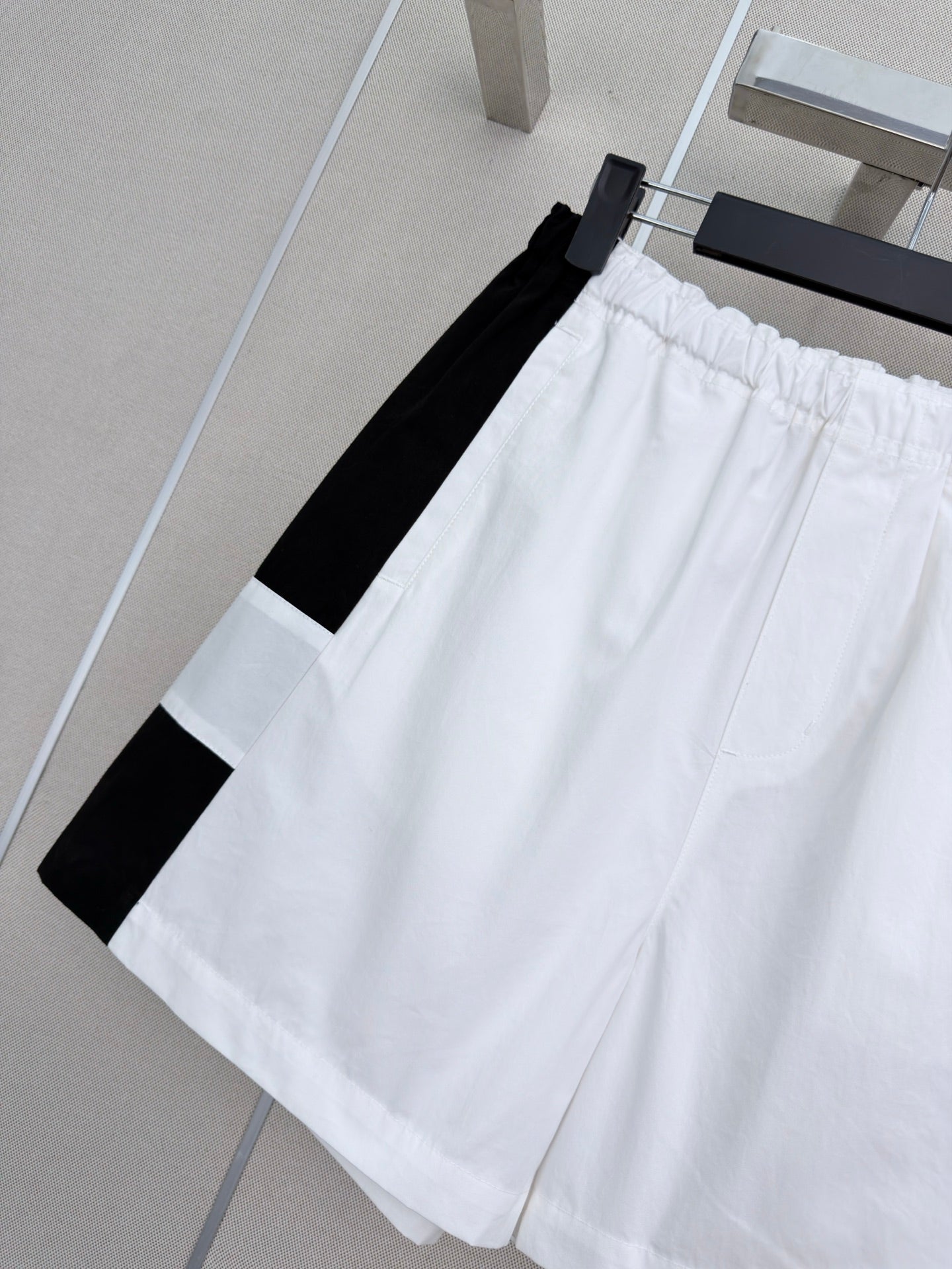 YSL 26S ELASTIC-WAIST SHORTS 495