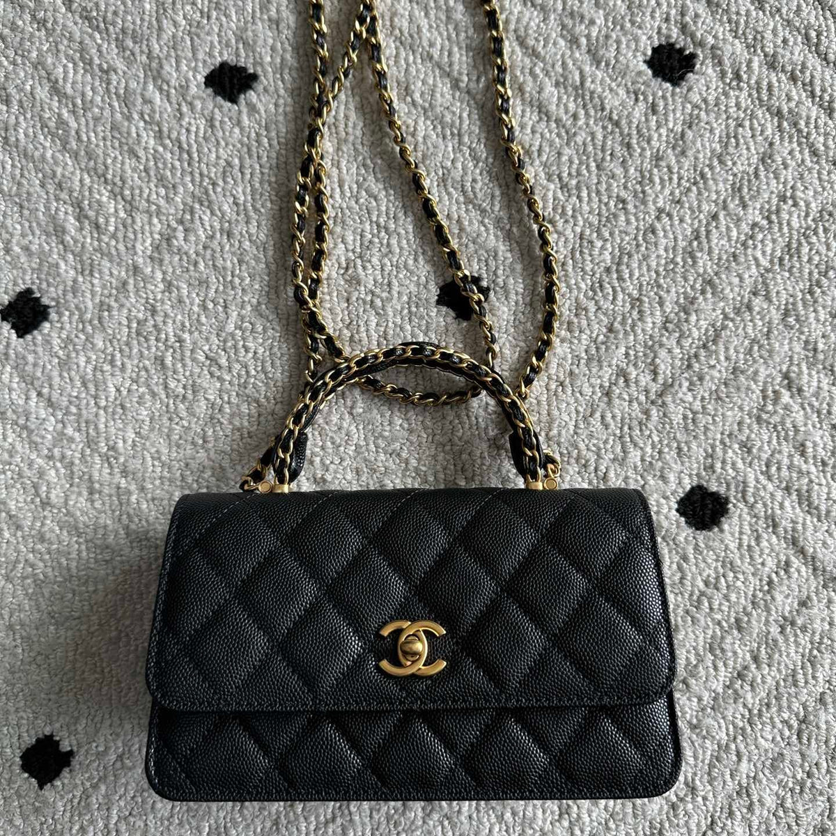 CHANEL 25S CLASSIC WALLET ON CHAIN 19 IN BLACK LAMBSKIN WITH GOLD HARDWARE