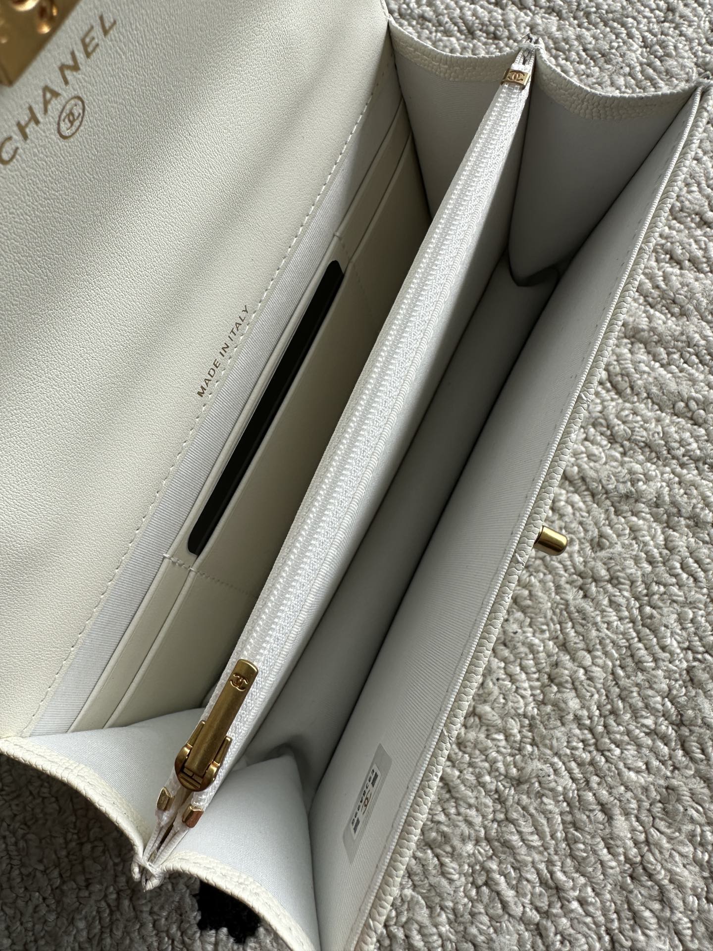 CHANEL 25S CLASSIC WALLET ON CHAIN 19 IN WHITE LAMBSKIN WITH GOLD HARDWARE