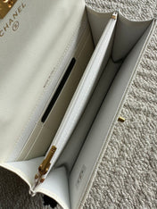 CHANEL 25S CLASSIC WALLET ON CHAIN 19 IN WHITE LAMBSKIN WITH GOLD HARDWARE
