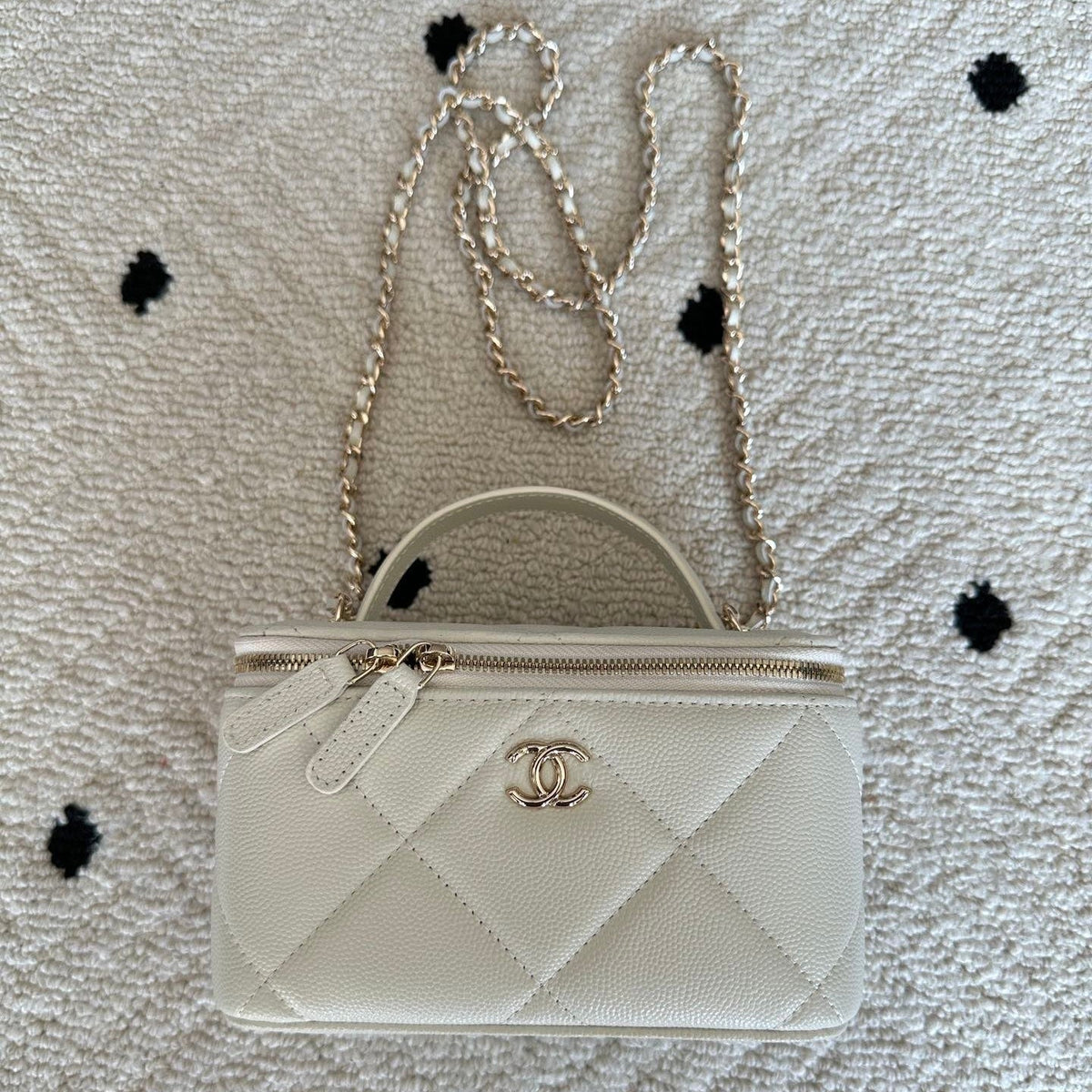 CHANEL 25S VANITY BAG 17 IN WHITE CAVIAR LEATHER WITH GOLD HARDWARE