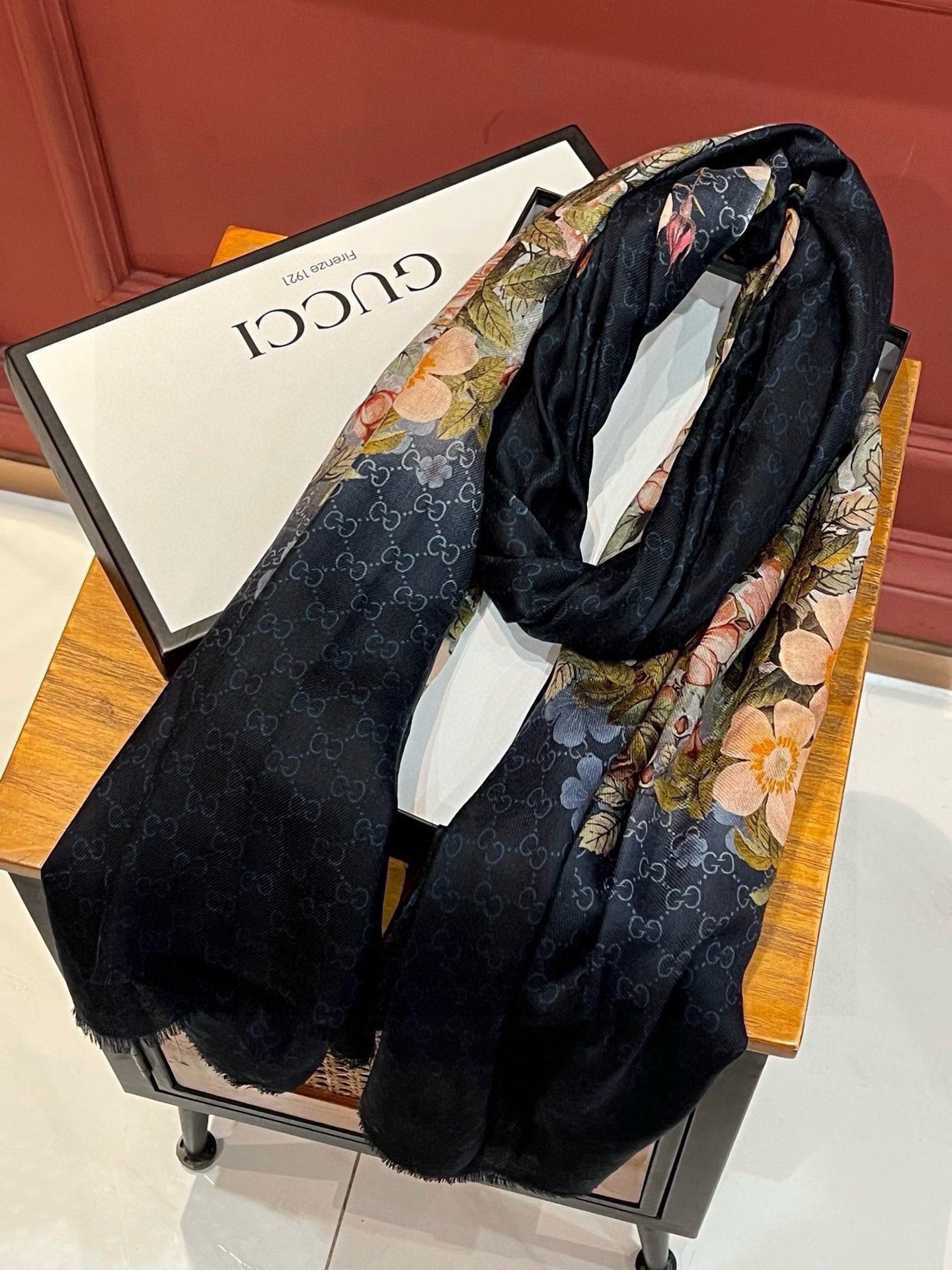 GUCCI 25S SCARF 200 IN CASHMERE 733883