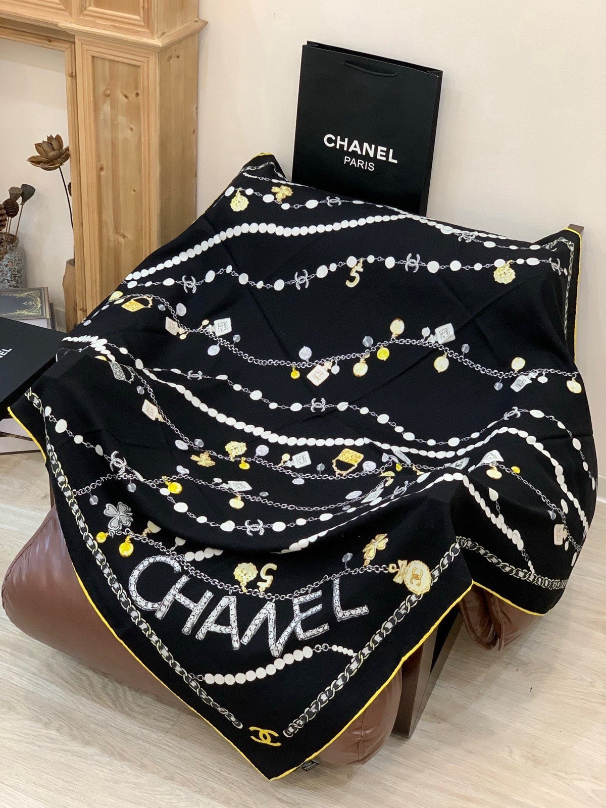 CHANEL 25S SCARF 135 CM IN CASHMERE SILK 941837