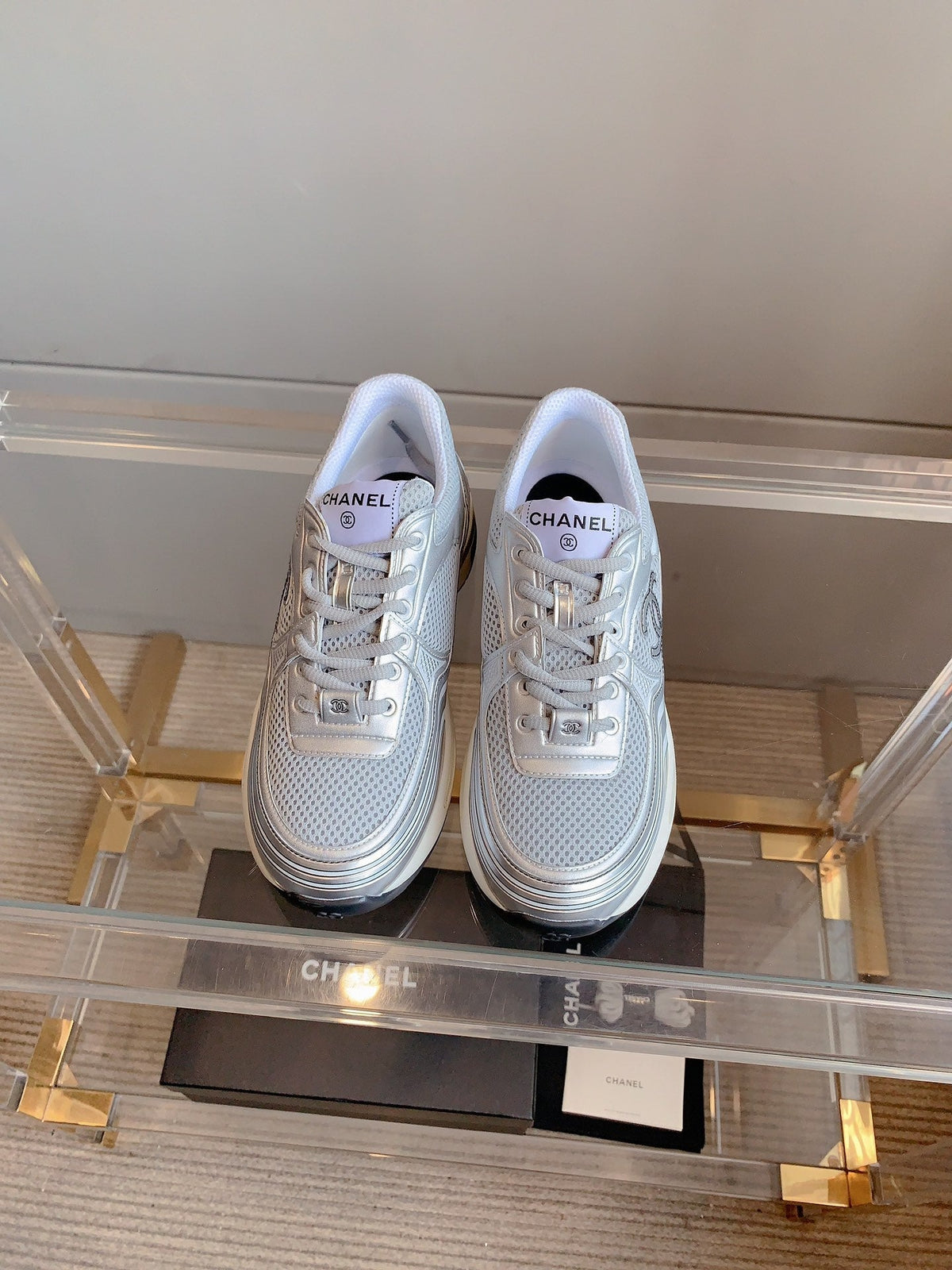 CC SNEAKERS IN GLOSSY SILVER CALFSKIN AND MESH