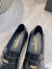 CHANEL 25S MOCCASINS IN BLACK SHINY CALFSKIN GOLD HARDWARE