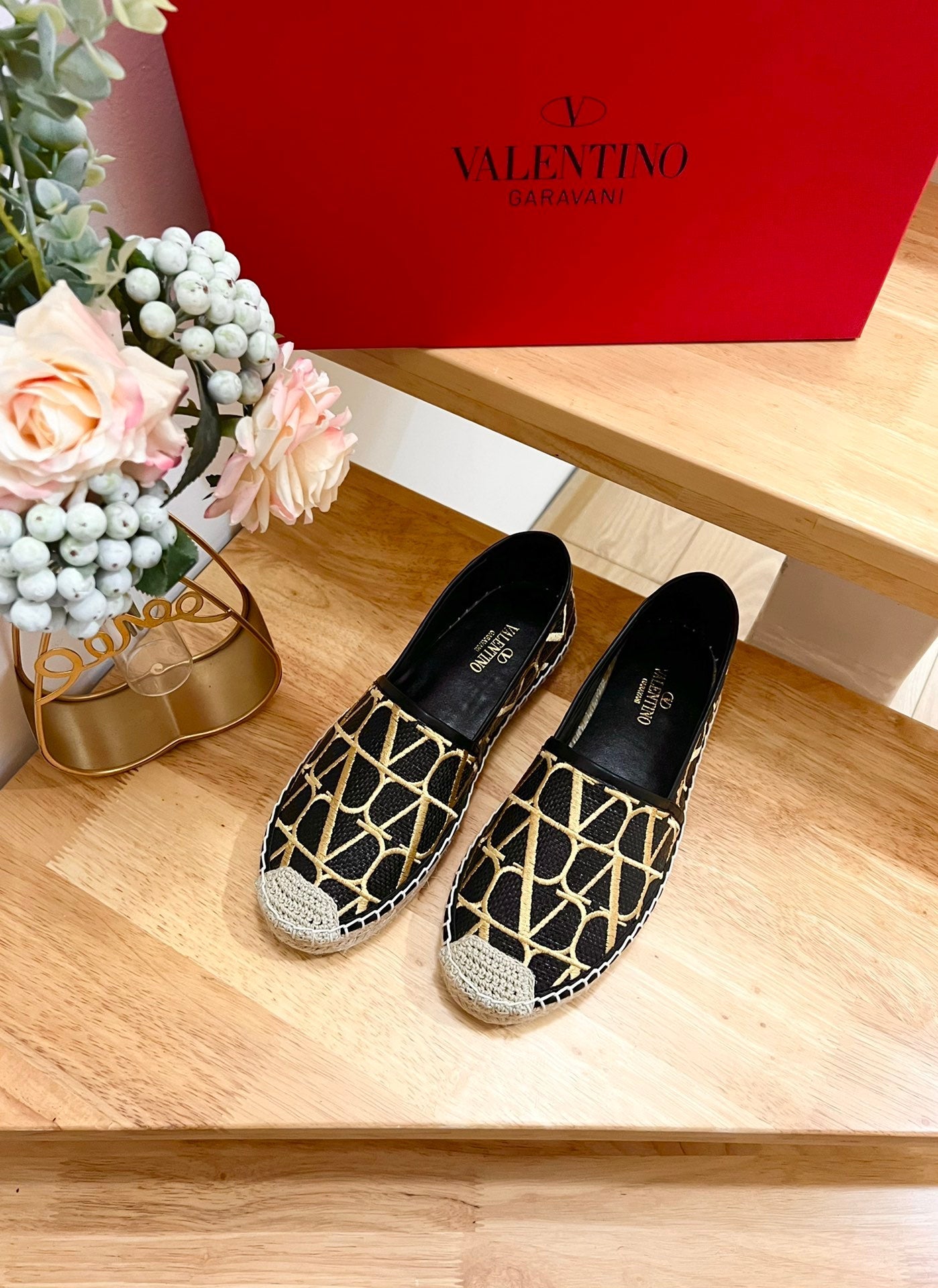 VALENTINO 26S SLIP ON SHOES IN BLACK AND YELLOW RAFFIA