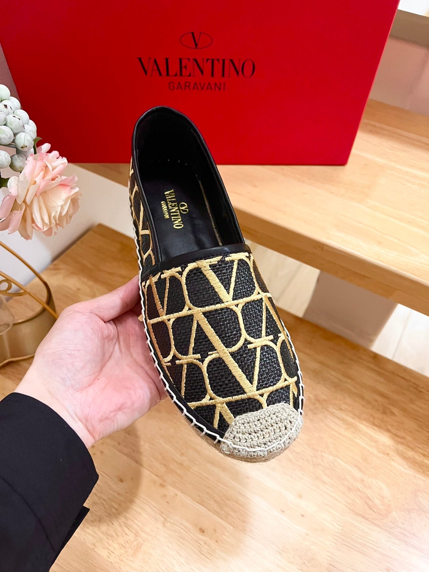 VALENTINO 26S SLIP ON SHOES IN BLACK AND YELLOW RAFFIA