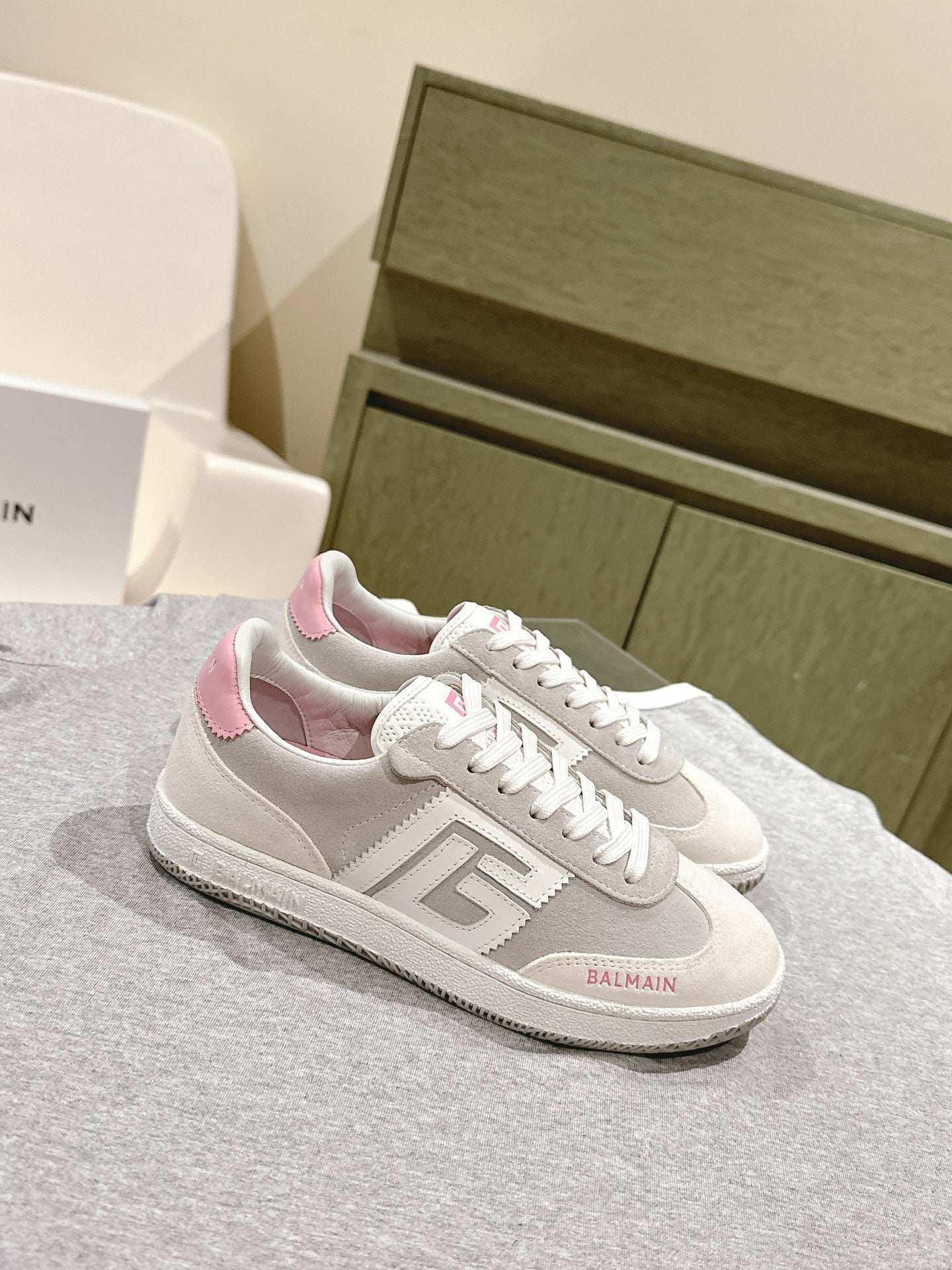 BALMAIN 26S SNEAKERS IN LIGHT BEIGE AND SOFT TAUPE SUEDE