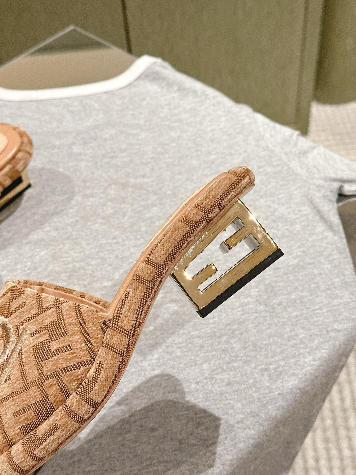 FENDI 26S HIGH SANDALS IN LIGHT BROWN FABRIC