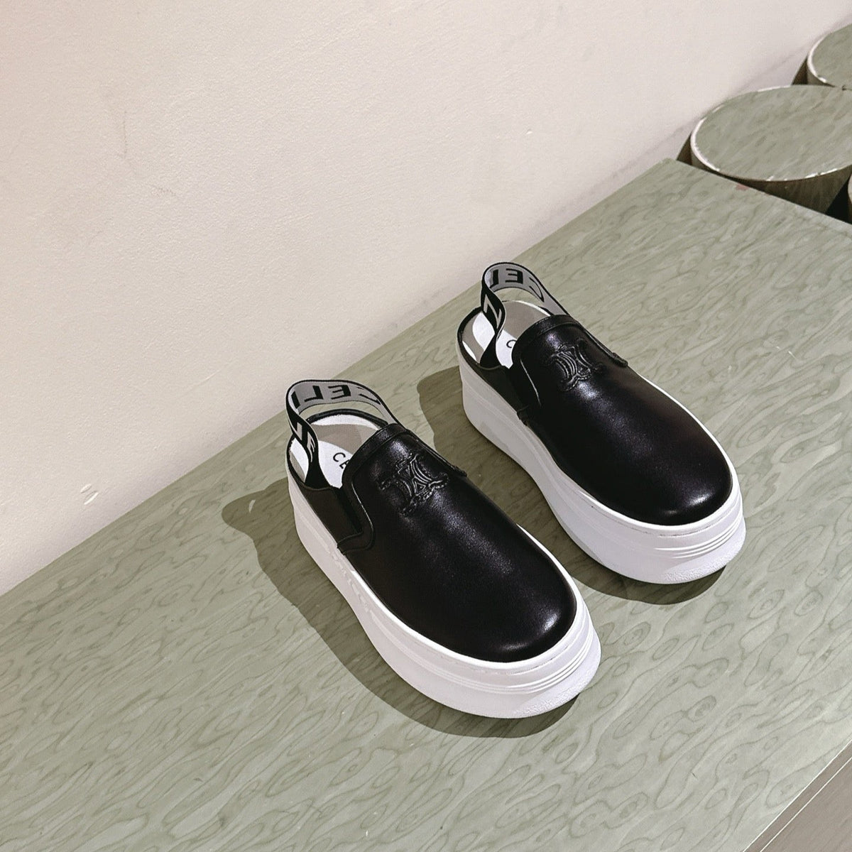 THICK-SOLED ELASTIC BACKLESS SHOES BLACK SHINY CALFSKIN