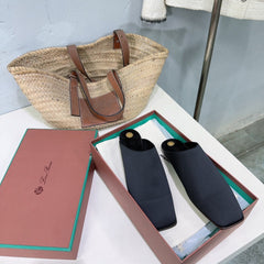 FLAT BUBBLE IN BLACK CANVAS