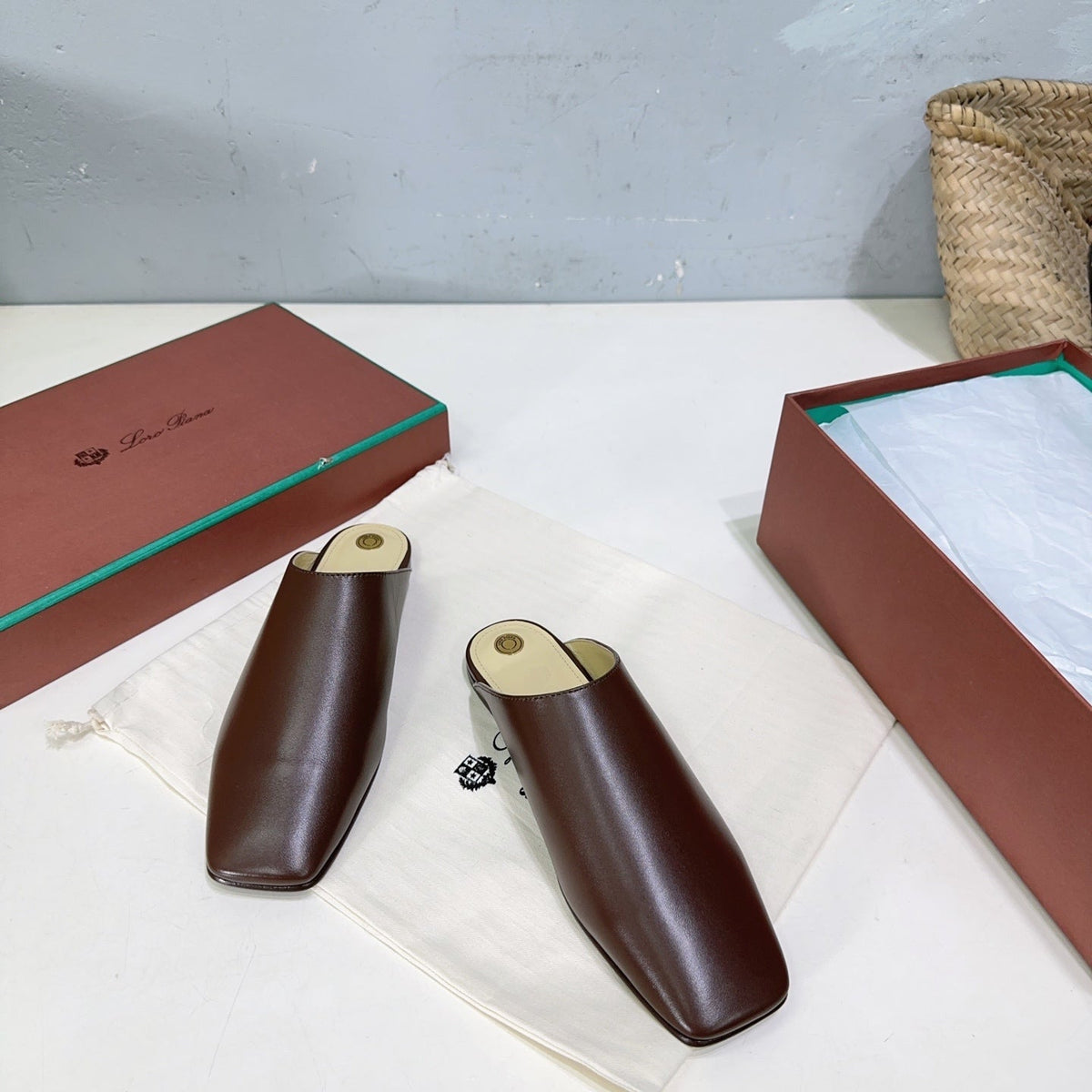 FLAT BUBBLE IN BROWN LAMBSKIN