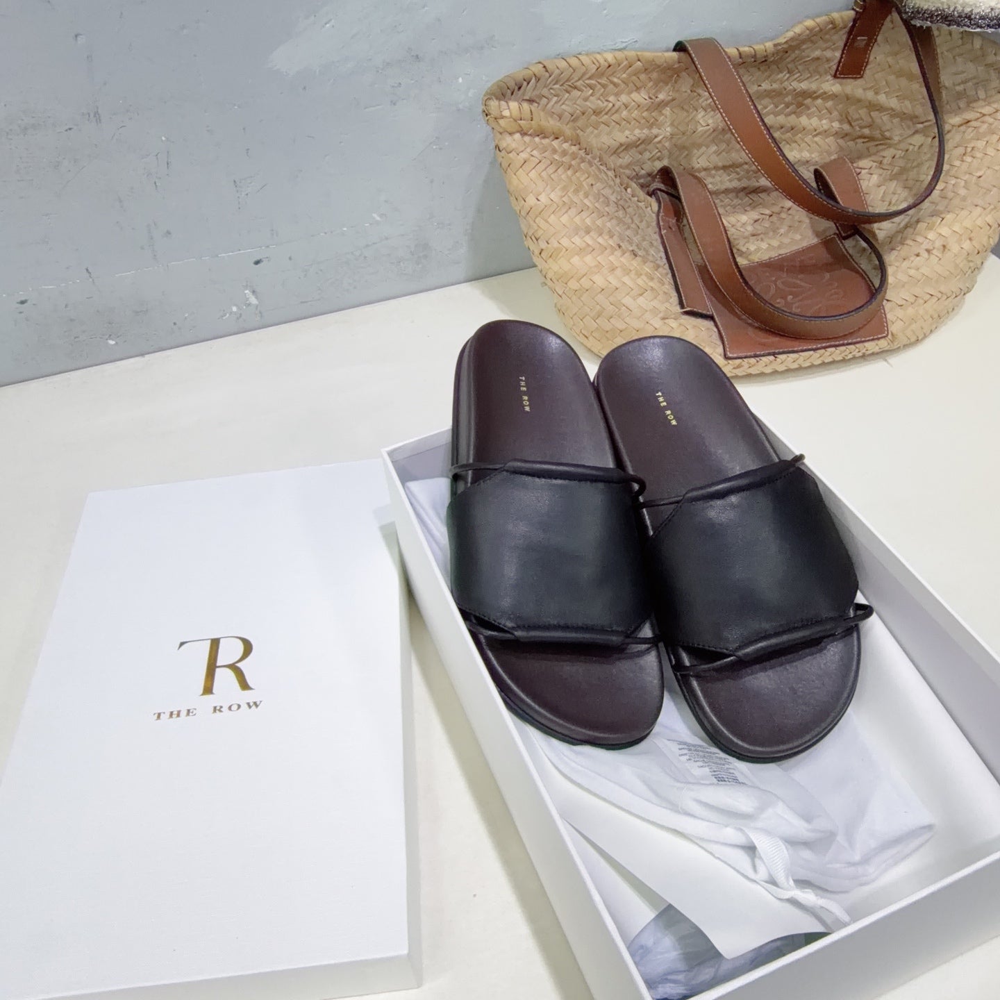 THE ROW 26S STRAP SLIDES IN BLACK CALFSKIN