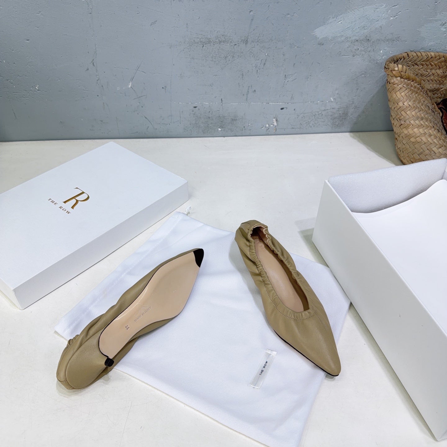 THE ROW 26S POINTED KITTEN HEEL PUMPS 35MM IN BEIGE CALFSKIN