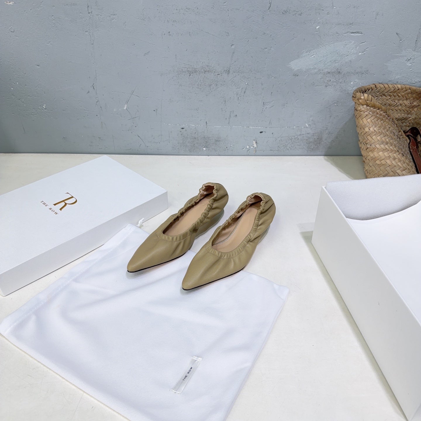 THE ROW 26S POINTED KITTEN HEEL PUMPS 35MM IN BEIGE CALFSKIN