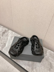 CUT-OUT MULES IN BLACK RUBBER