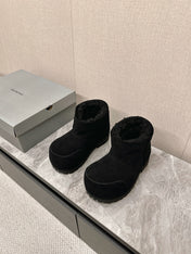 ALASKA BOOTIE IN BLACK SUEDE AND WOOL LINING
