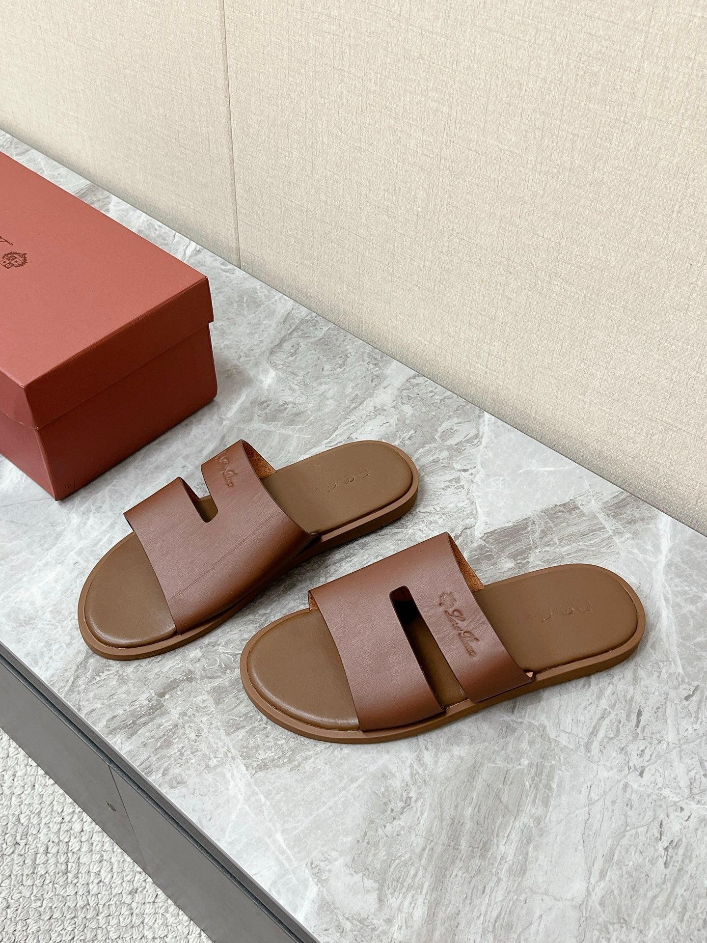 LP 26S CLASSIC H-CUT SLIDES IN BROWN CALFSKIN