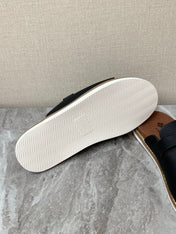 LP 26S LOCK CHARM SLIDES IN BLACK CALFSKIN SILVER HARDWARE