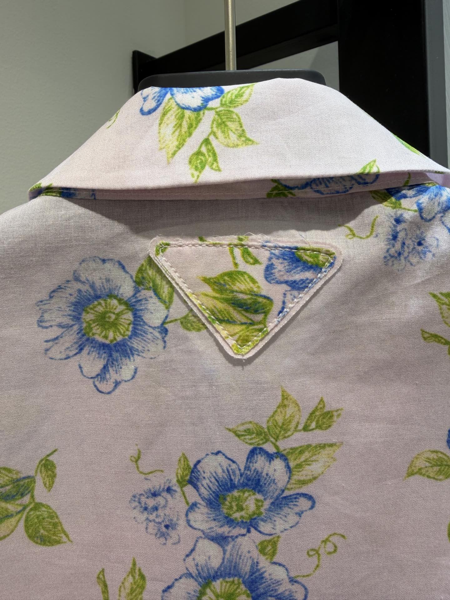 PRADA 26S SHORT-SLEEVE BOW-TIE SHIRT STYLE 988