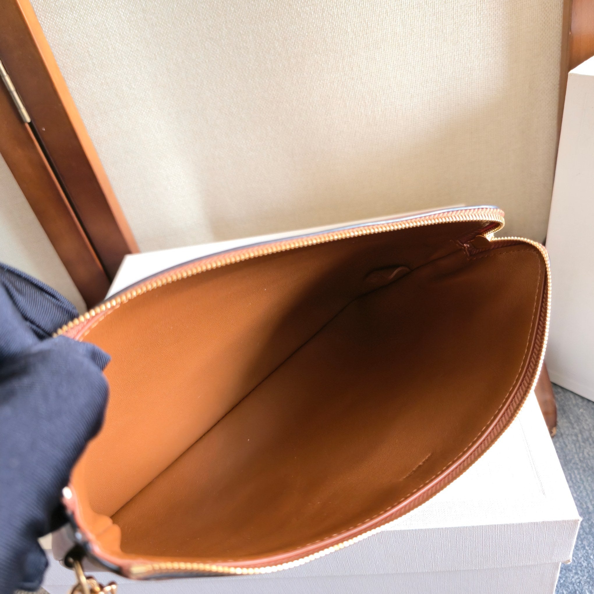 CELINE 25S HANDBAG 24MM IN TAN BROWN GLOSSY CALFSKIN