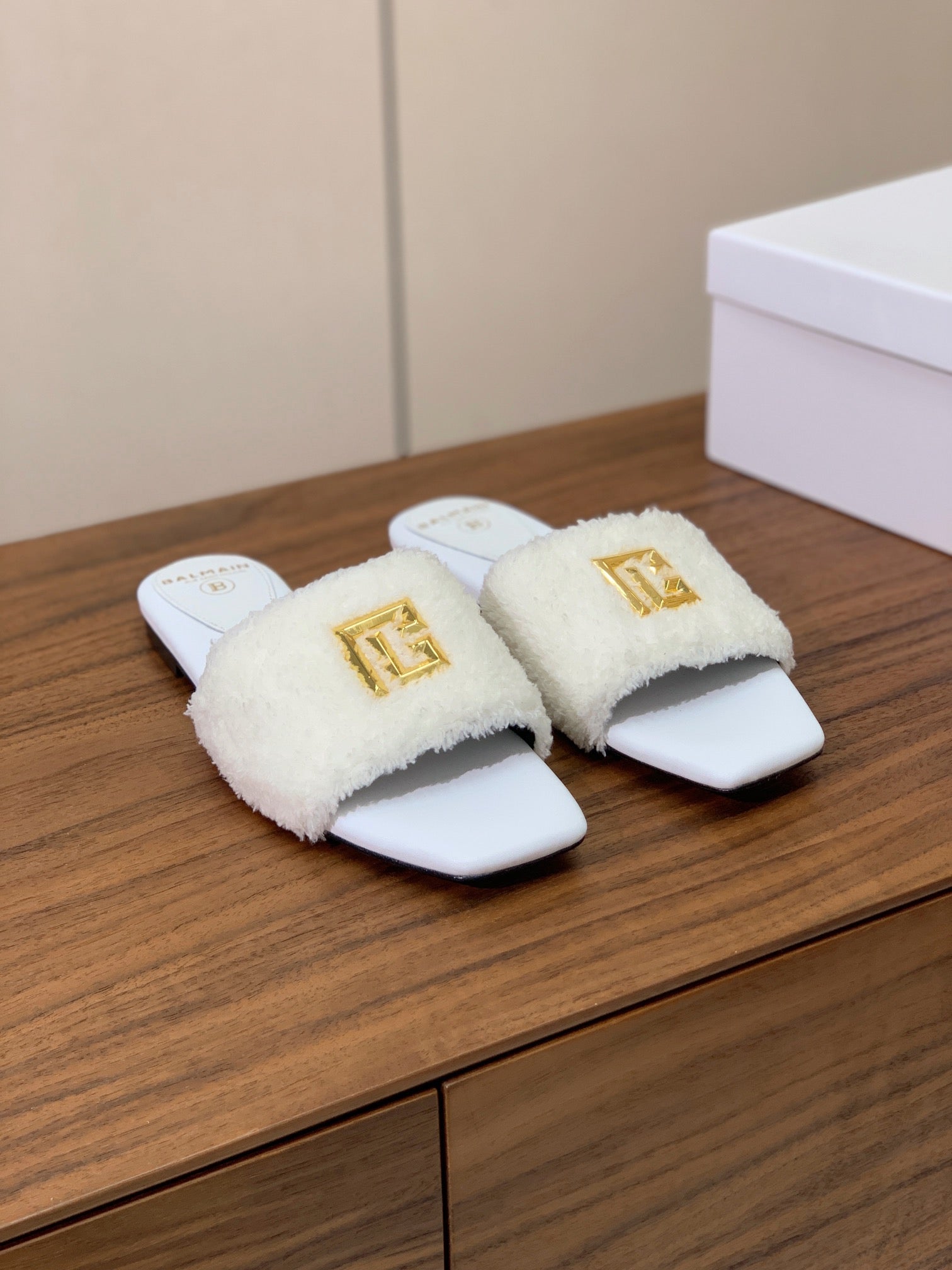 BALMAIN 26S SANDALS IN WHITE WOOL AND CALFSKIN