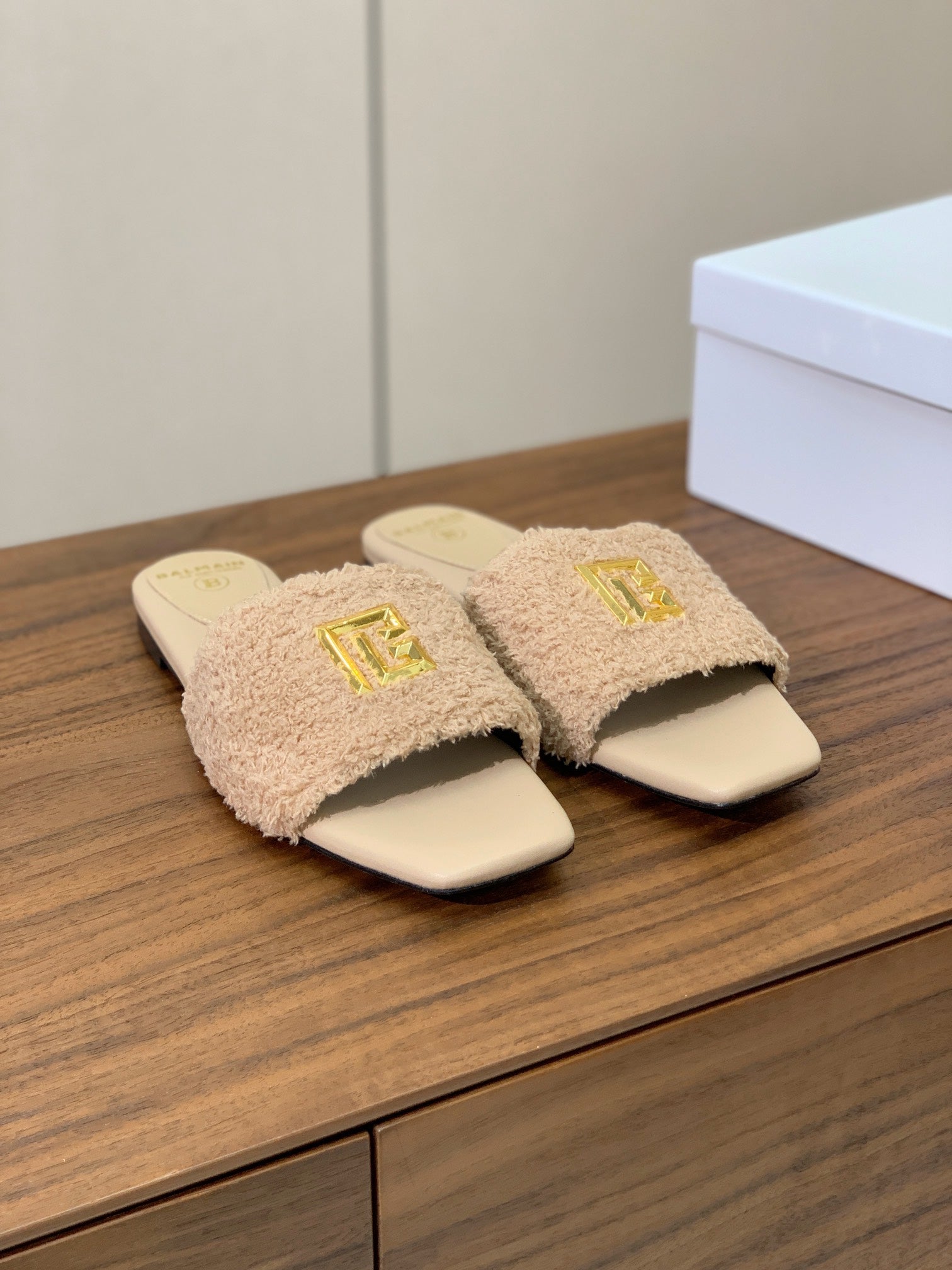 BALMAIN 26S SANDALS IN BEIGE WOOL AND CALFSKIN