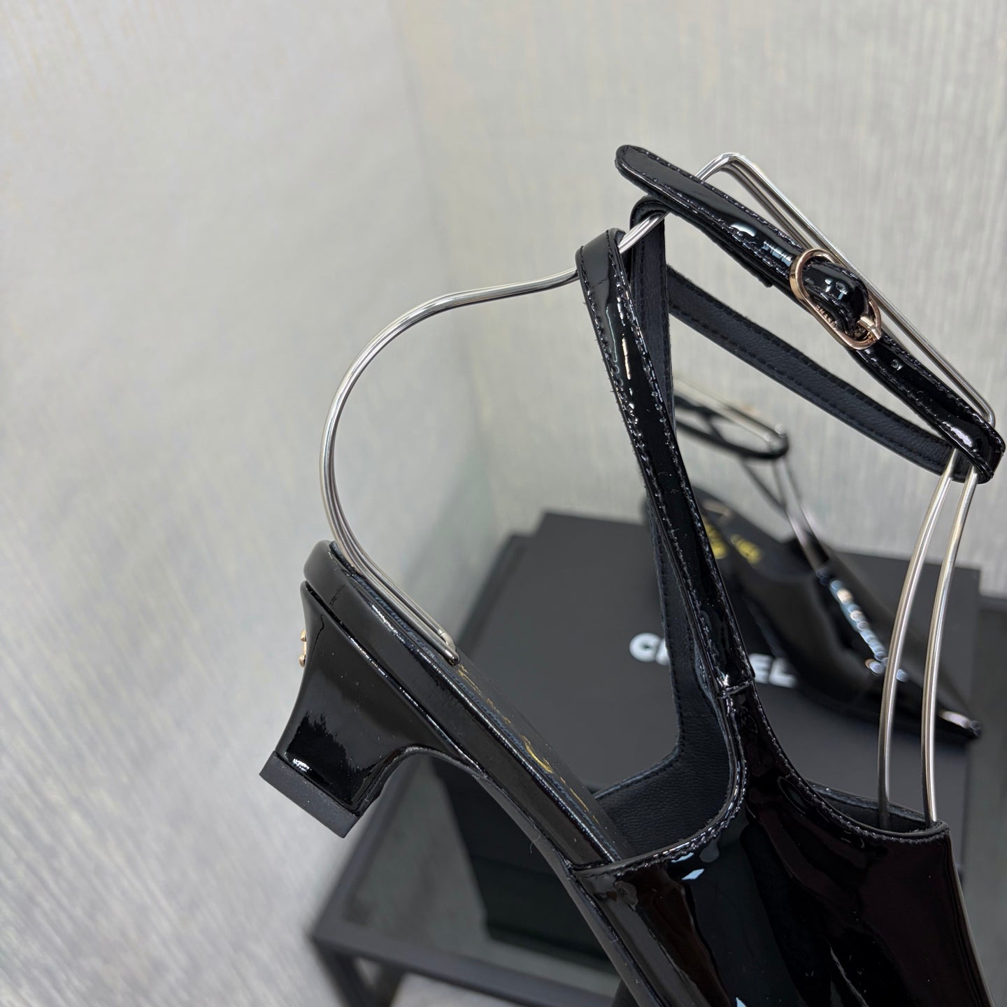 LV 26S SLINGBACK HIGH HEELS 40 MM IN BLACK PATENT CALFSKIN