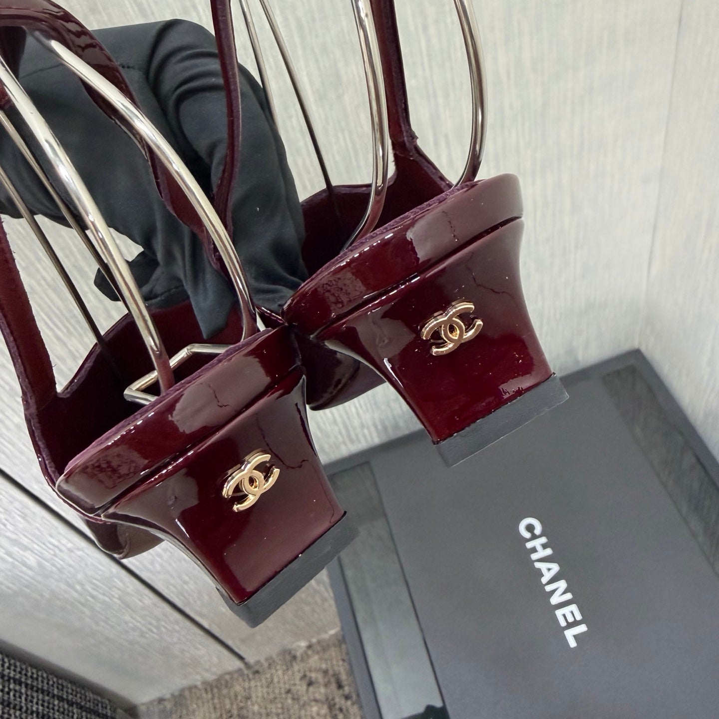 LV 26S SLINGBACK HIGH HEELS 40 MM IN DARK RED PATENT CALFSKIN