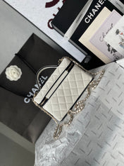 CHANEL 26S VANITY BAG 19 IN WHITE QUILTED LAMBSKIN SILVER HARDWARE