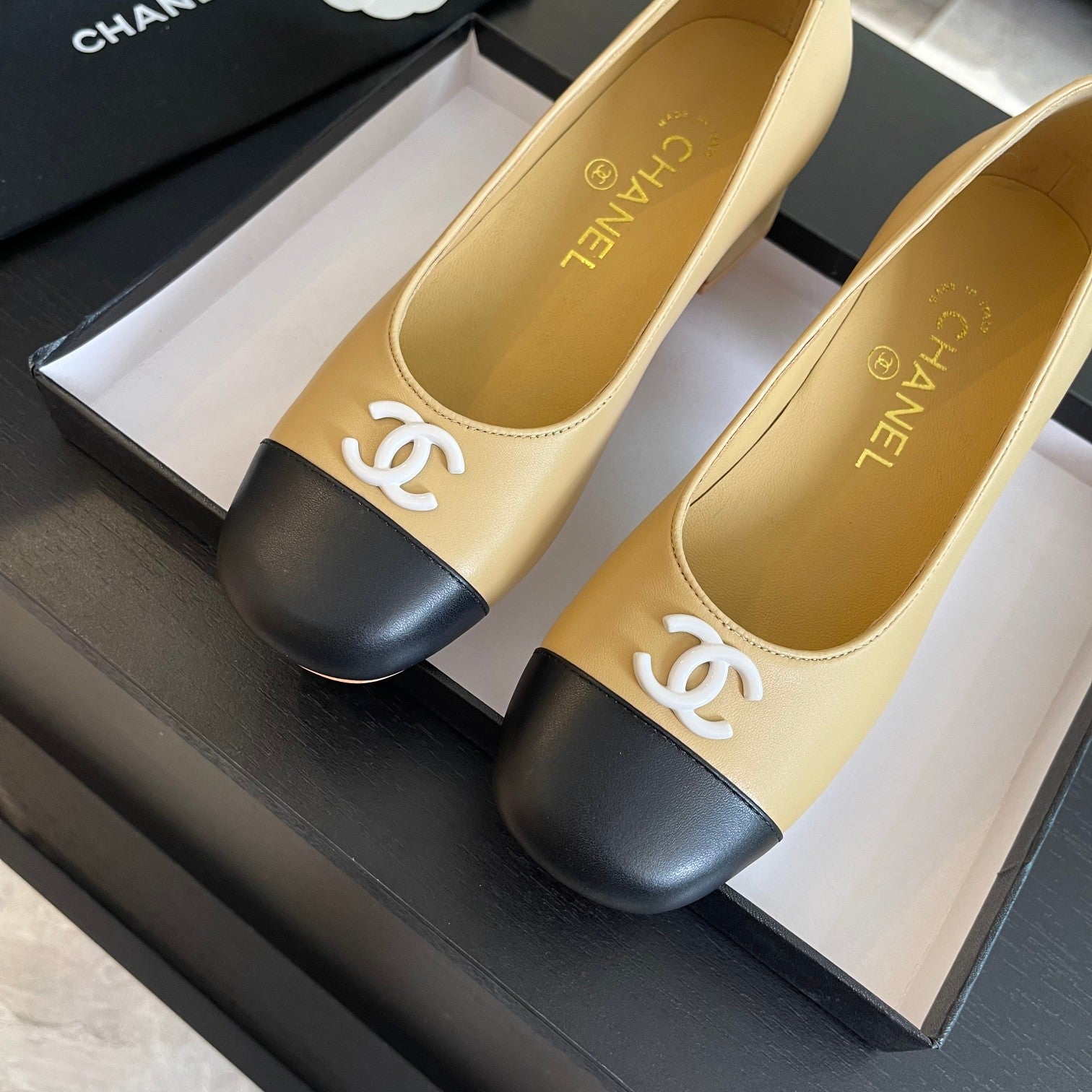 PUMP DARK CREAM MIX BLACK CALFSKIN