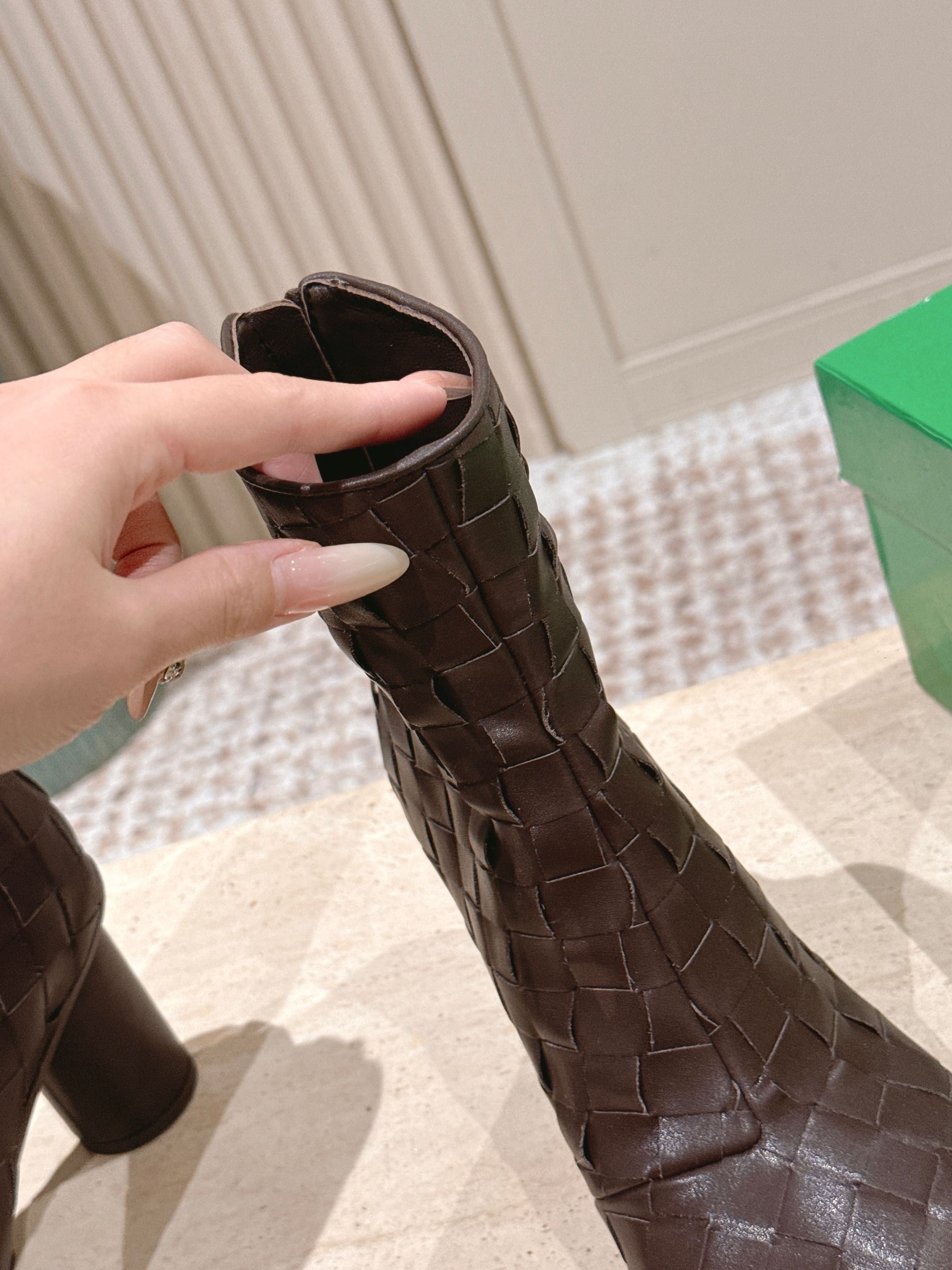 BOTTEGA VENETA 26S INTRECCIATO BOOTS 85 MM IN DARK BROWN LAMBSKIN